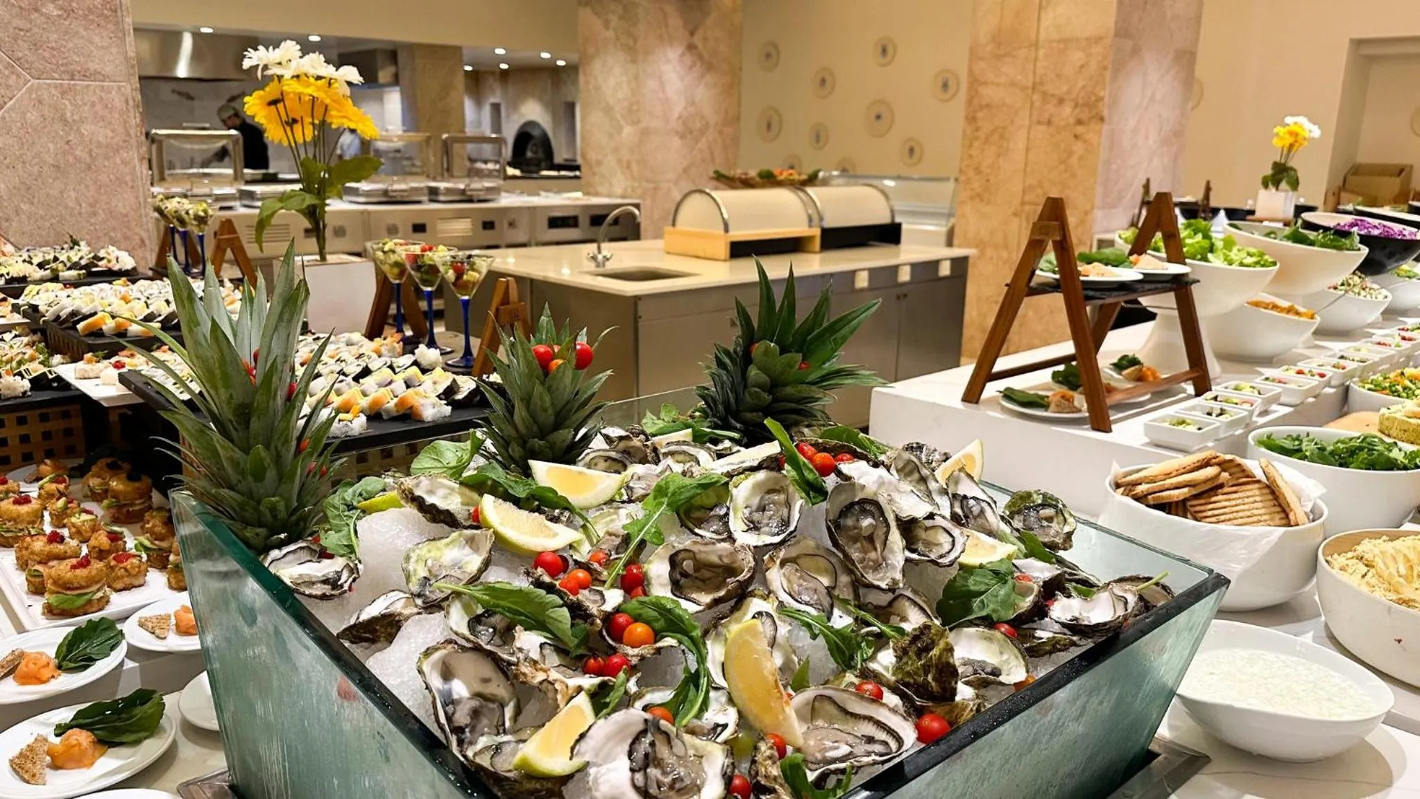 Restaurant/places to eat in Royal Azur Thalassa