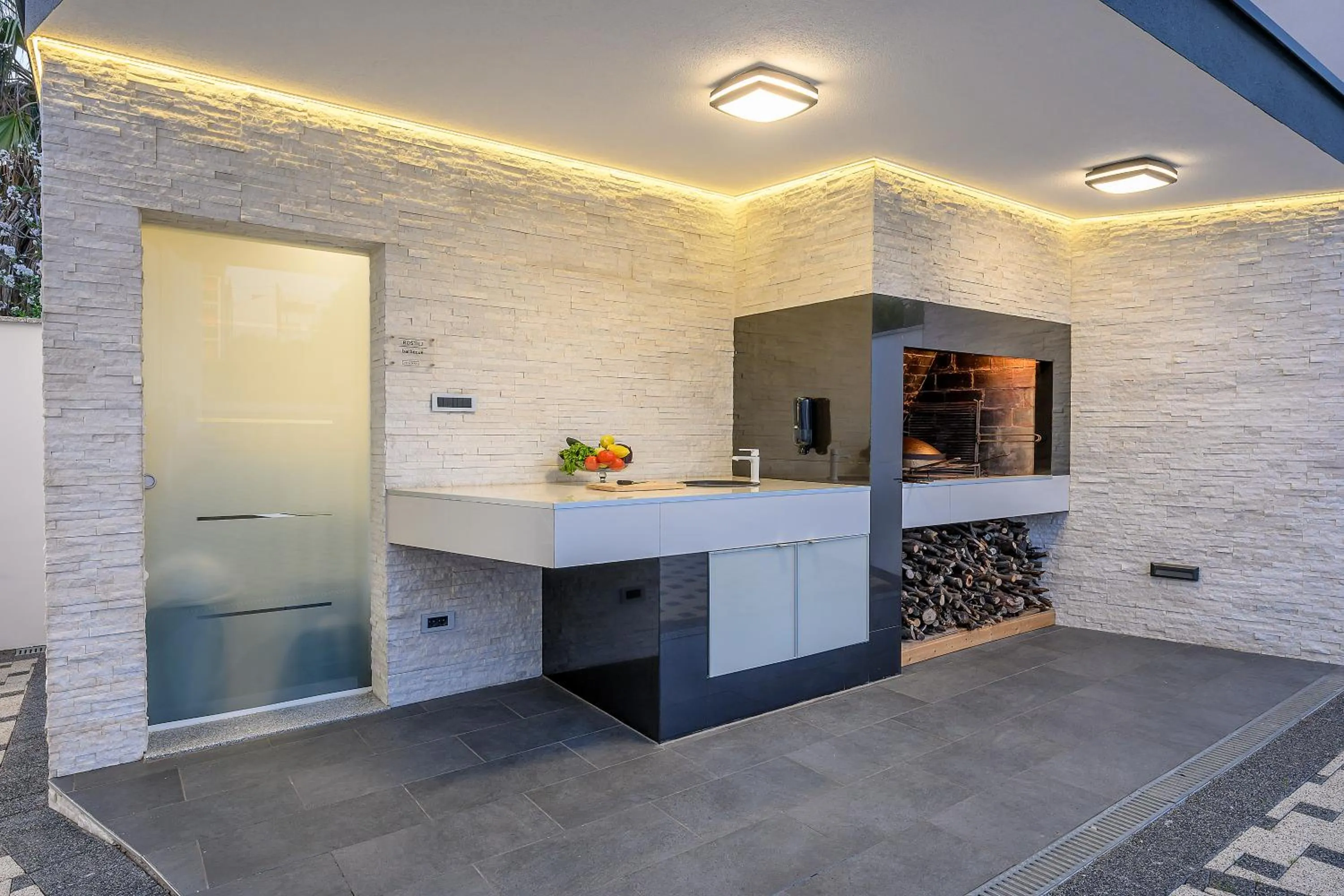 BBQ facilities in Villa Nani