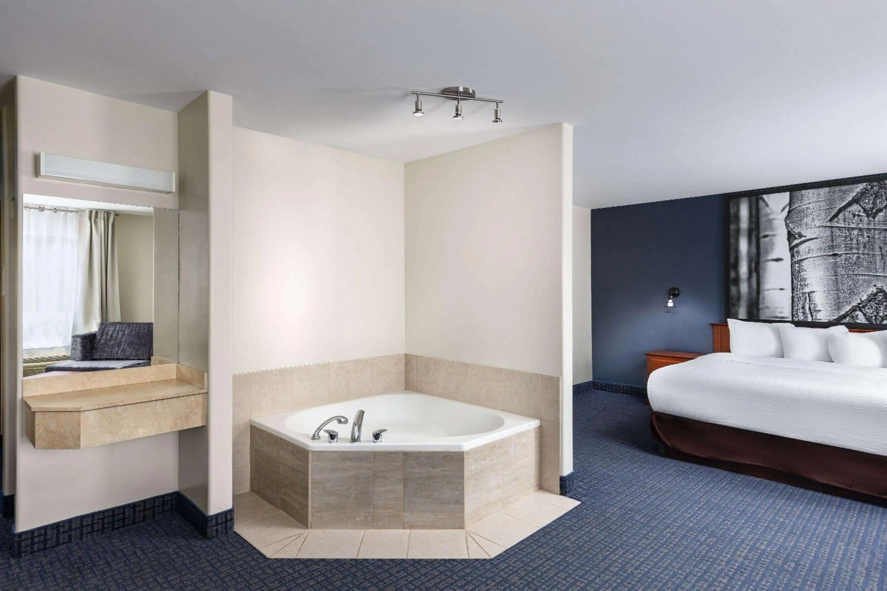 Bath, Bed in Super 8 by Wyndham Sainte Agathe Des Monts