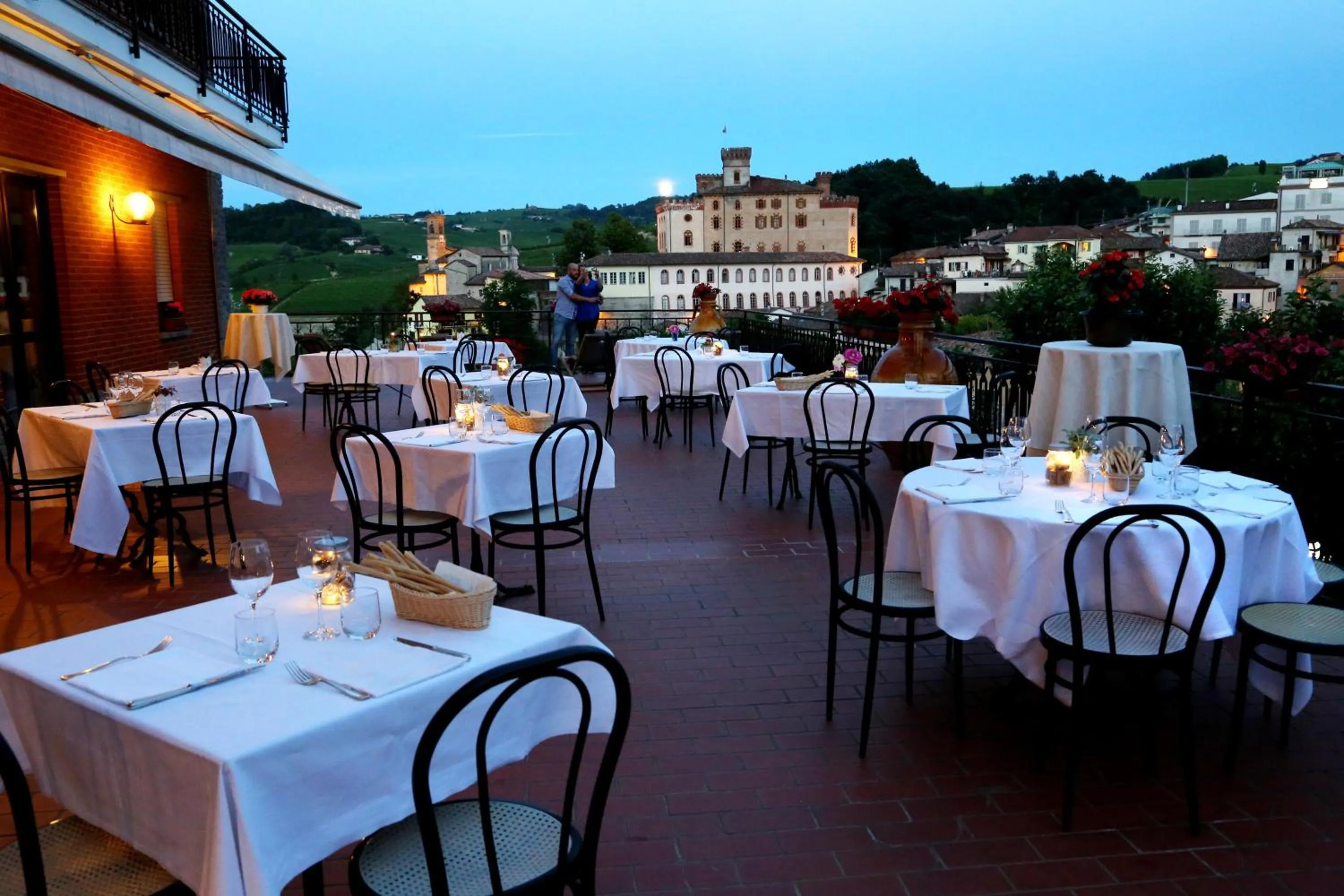 Restaurant/places to eat in Hotel Barolo