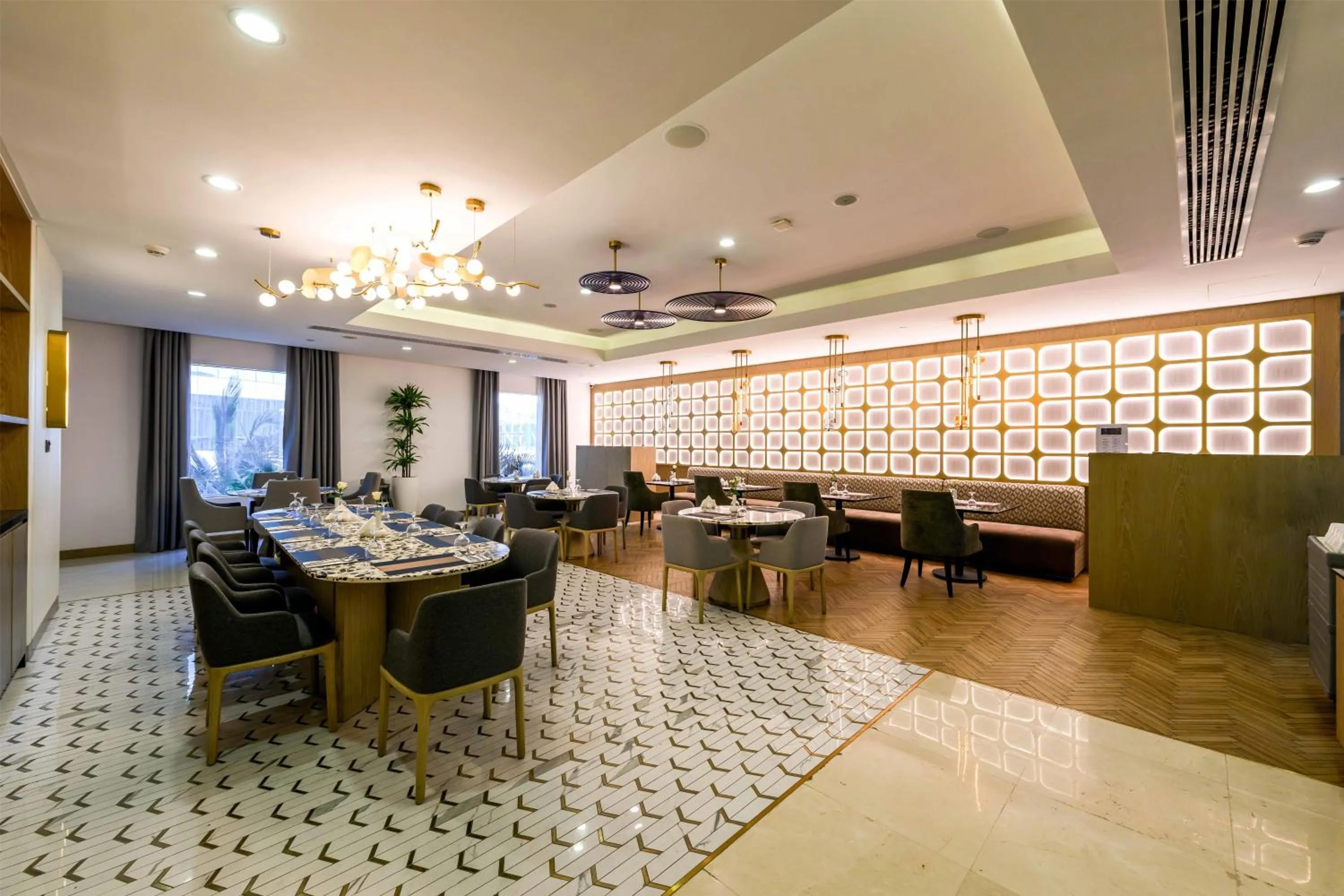 Restaurant/places to eat in DoubleTree by Hilton Jeddah - Alandalus Mall