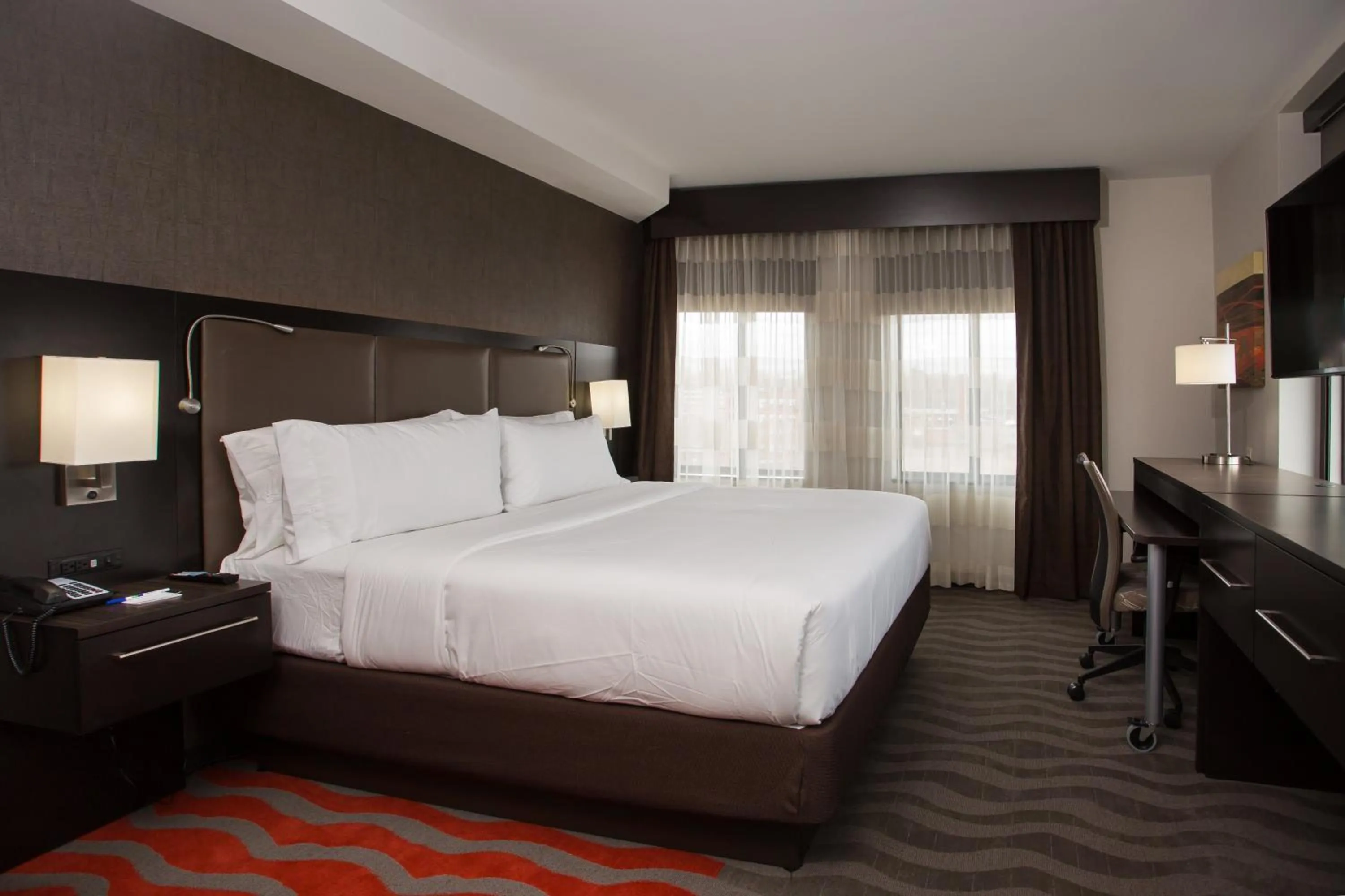 Photo of the whole room, Bed in Holiday Inn Express - Springfield Downtown by IHG