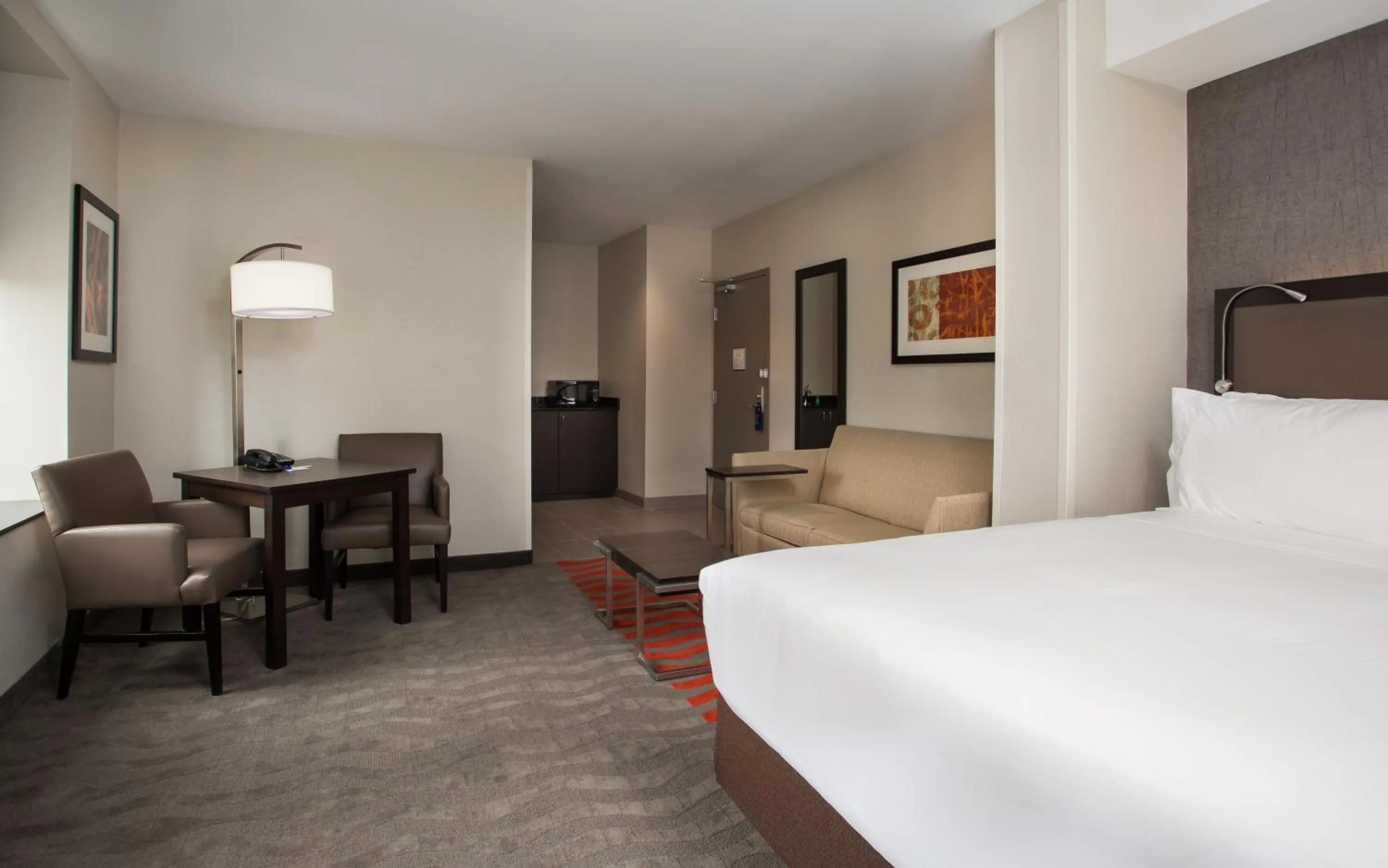 Photo of the whole room, Bed in Holiday Inn Express - Springfield Downtown by IHG