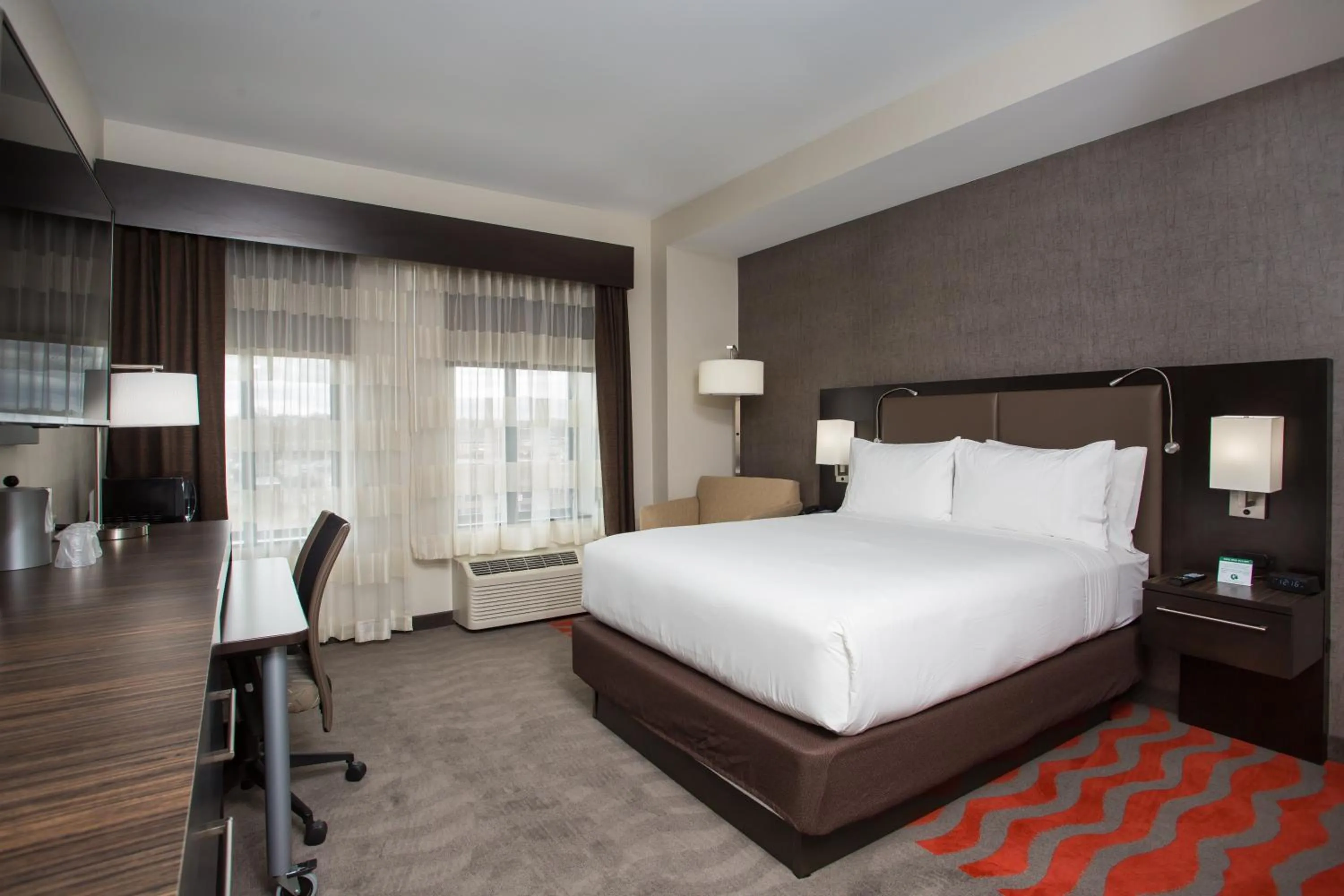 Photo of the whole room, Bed in Holiday Inn Express - Springfield Downtown by IHG