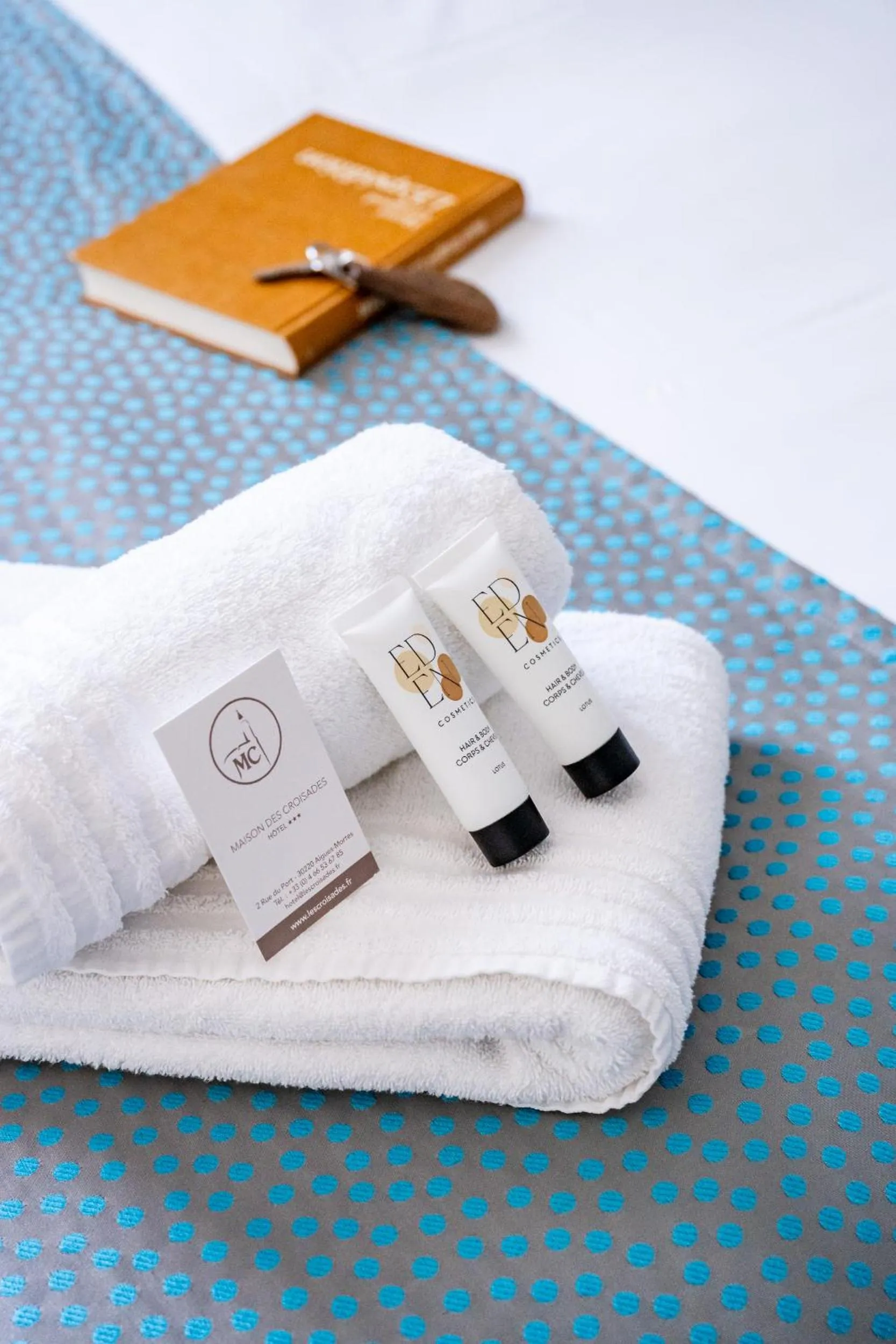 Bed in Hôtel La Maison des Croisades - Au pied des Remparts