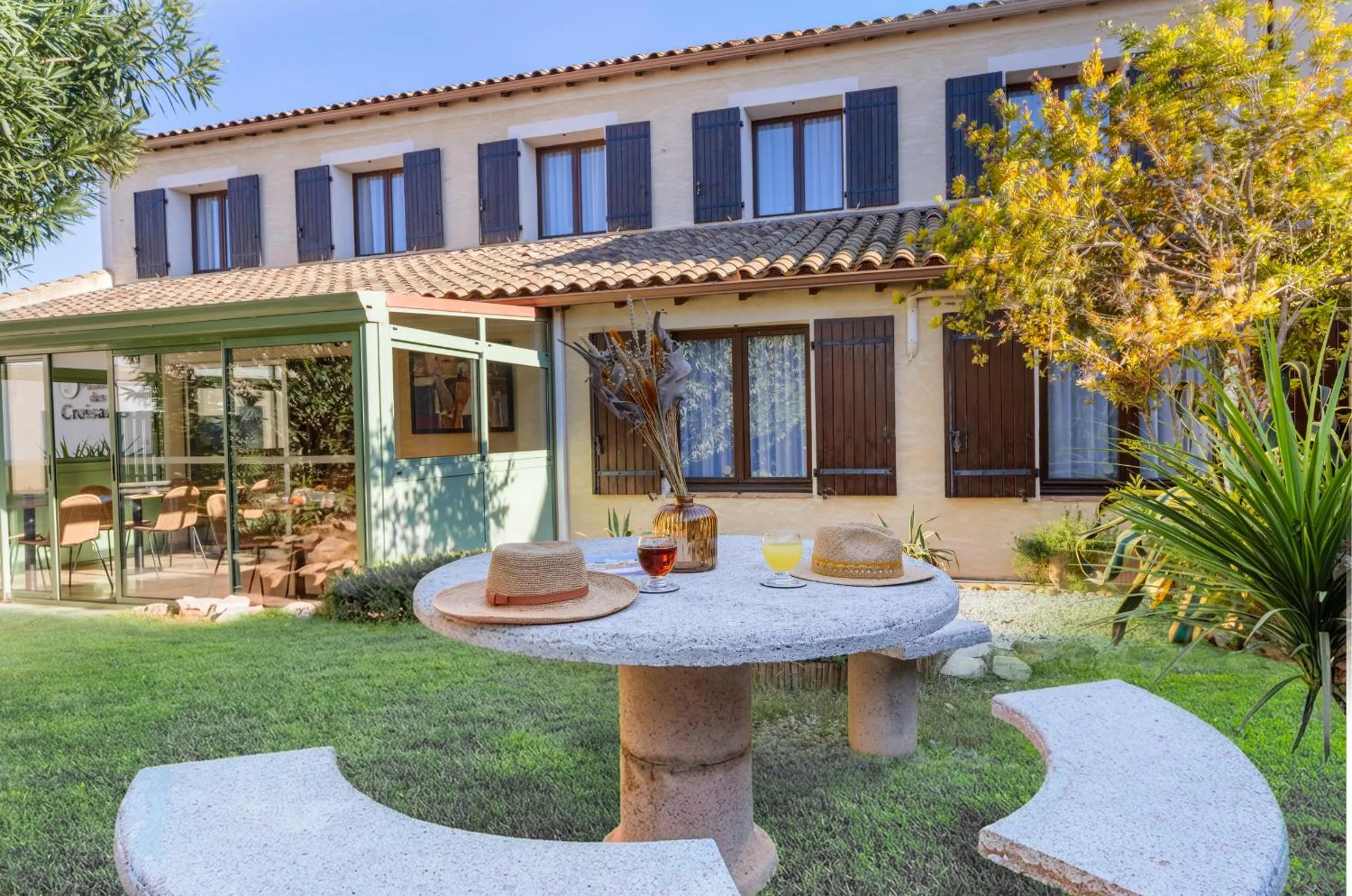 Garden in Hôtel La Maison des Croisades - Au pied des Remparts