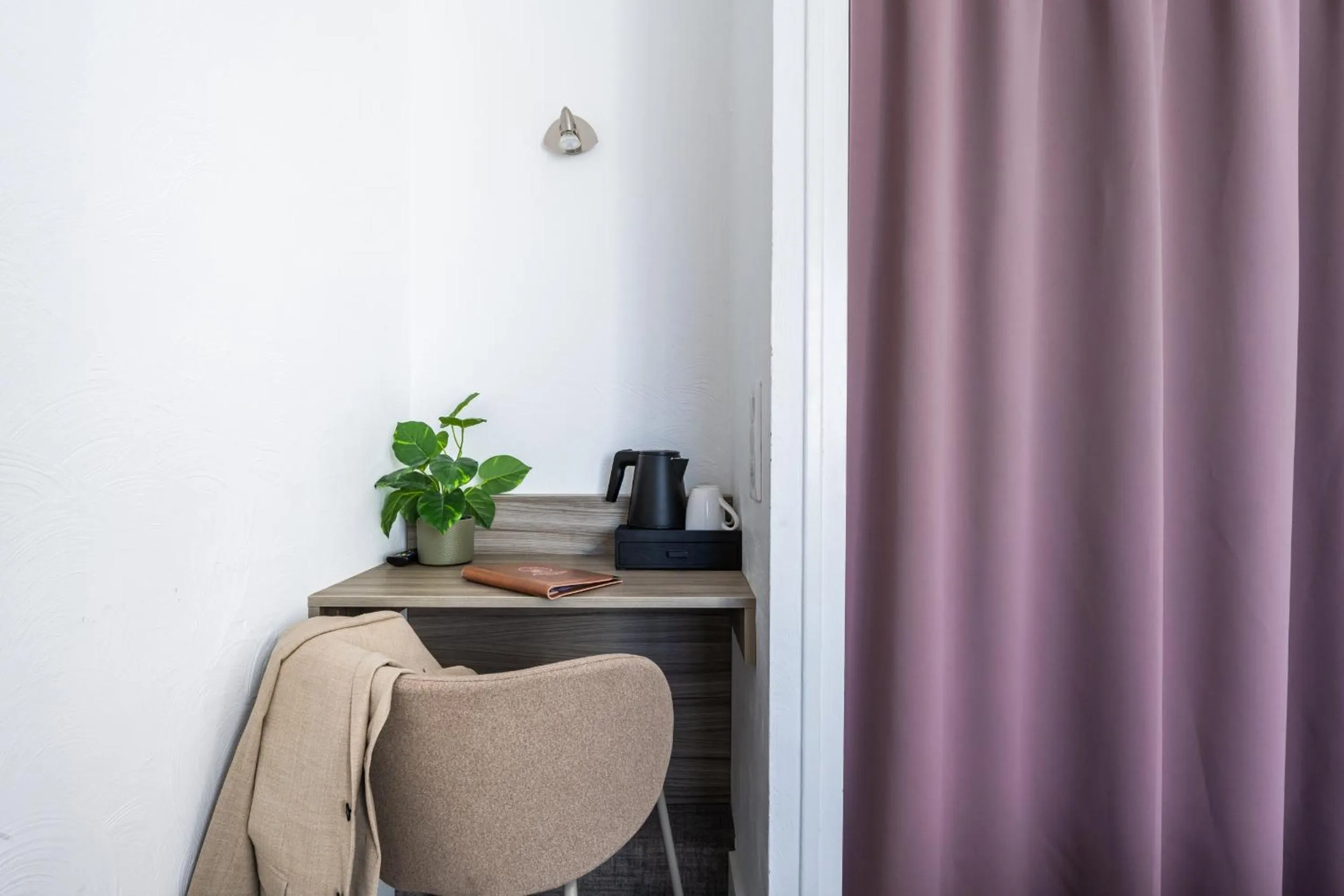 Coffee/tea facilities in Hôtel La Maison des Croisades - Au pied des Remparts