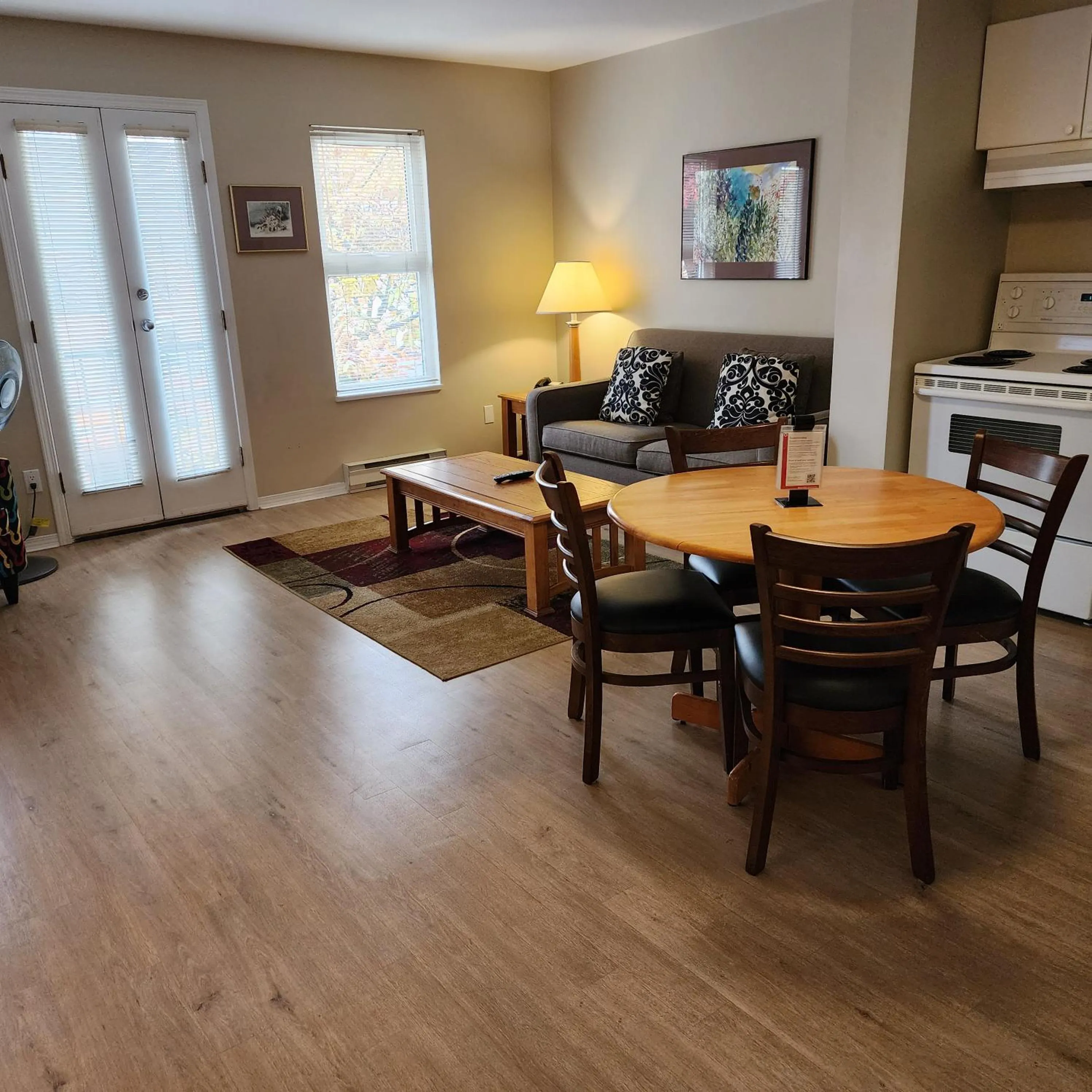 Kitchen or kitchenette in Times Square Suites Hotel