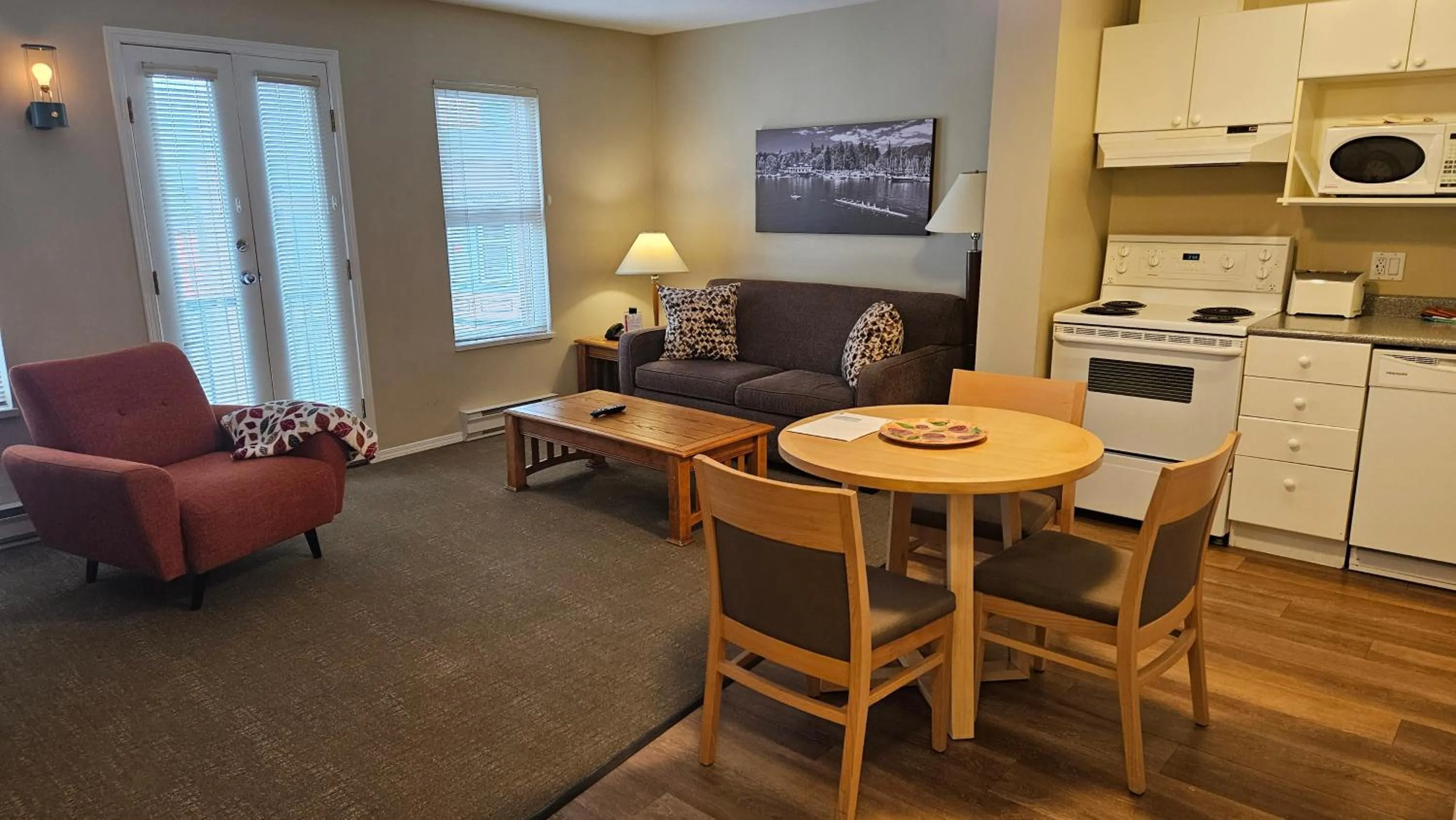Living room in Times Square Suites Hotel