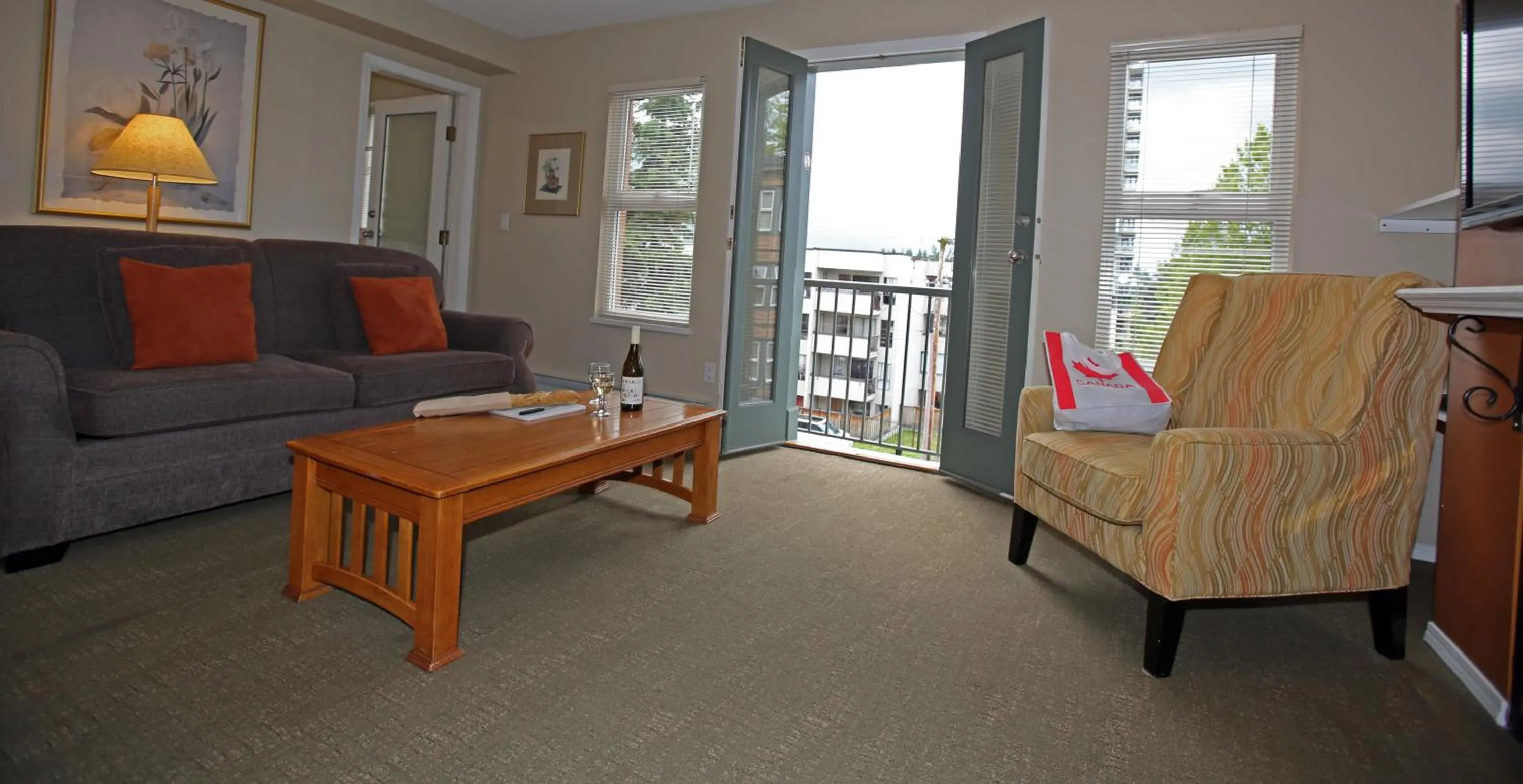 Living room in Times Square Suites Hotel