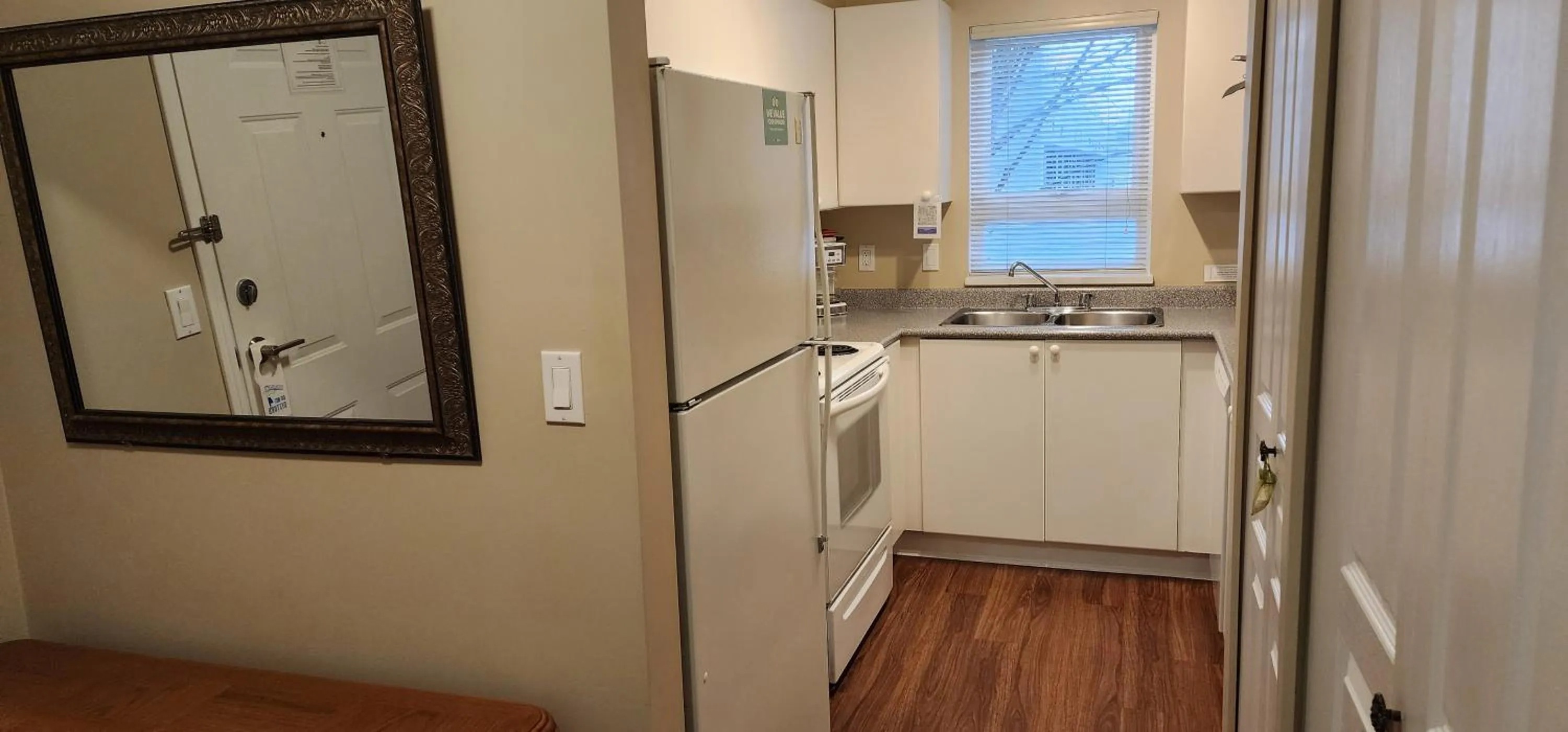 Kitchen or kitchenette in Times Square Suites Hotel