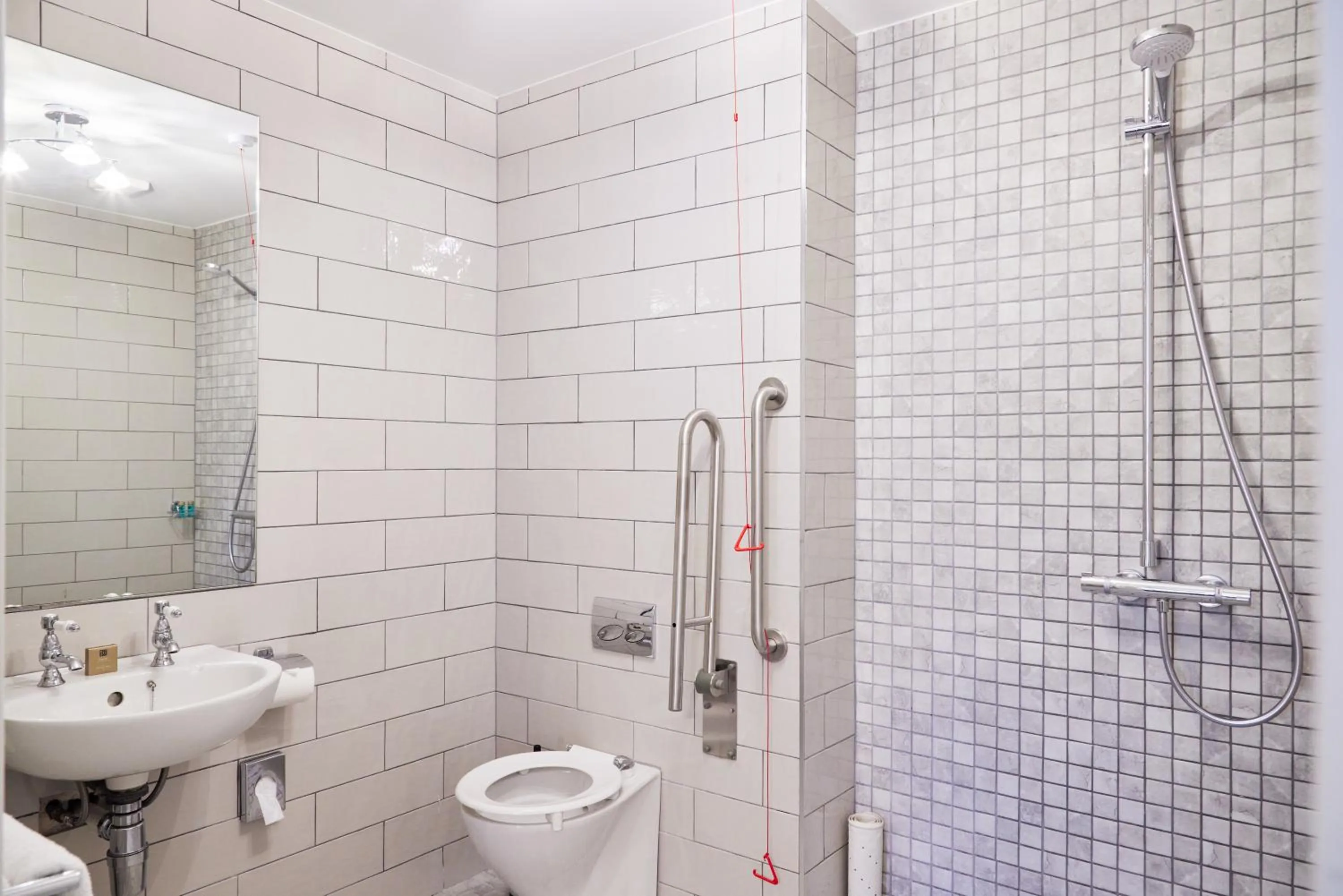 Shower in Hotel Isaacs Cork City