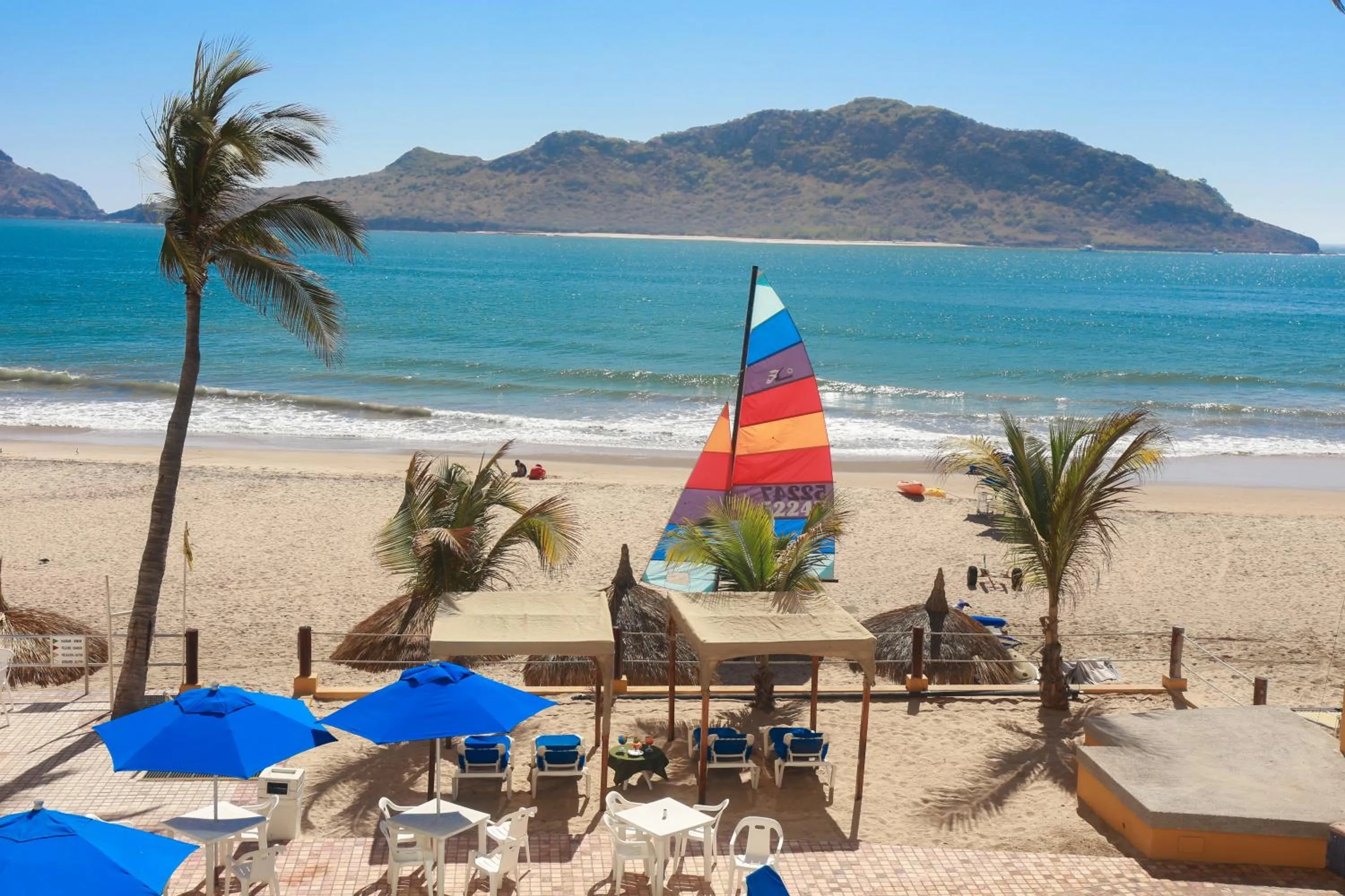 Property building in Las Flores Beach Resort