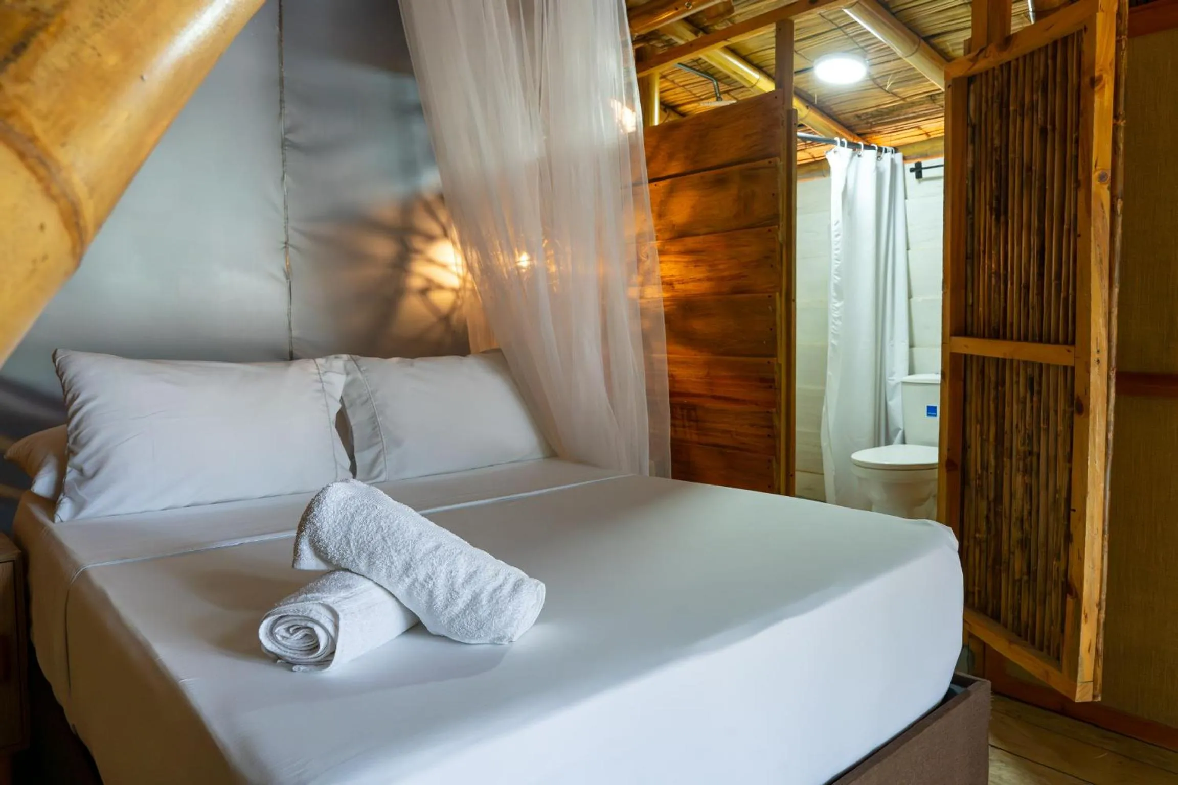 Bathroom, Bed in Traveler Hostel