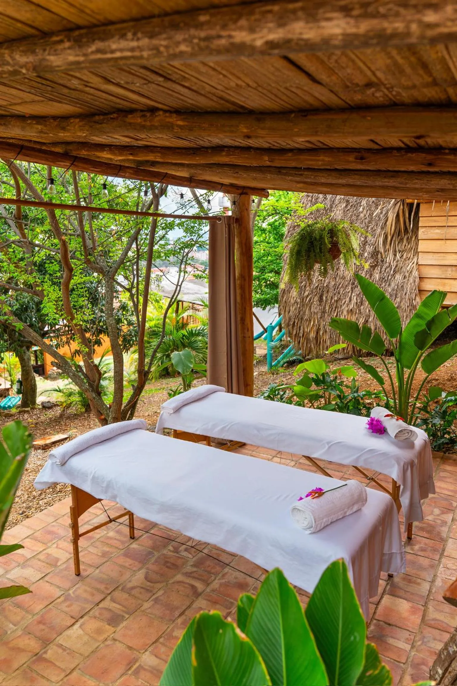 Massage in Traveler Hostel