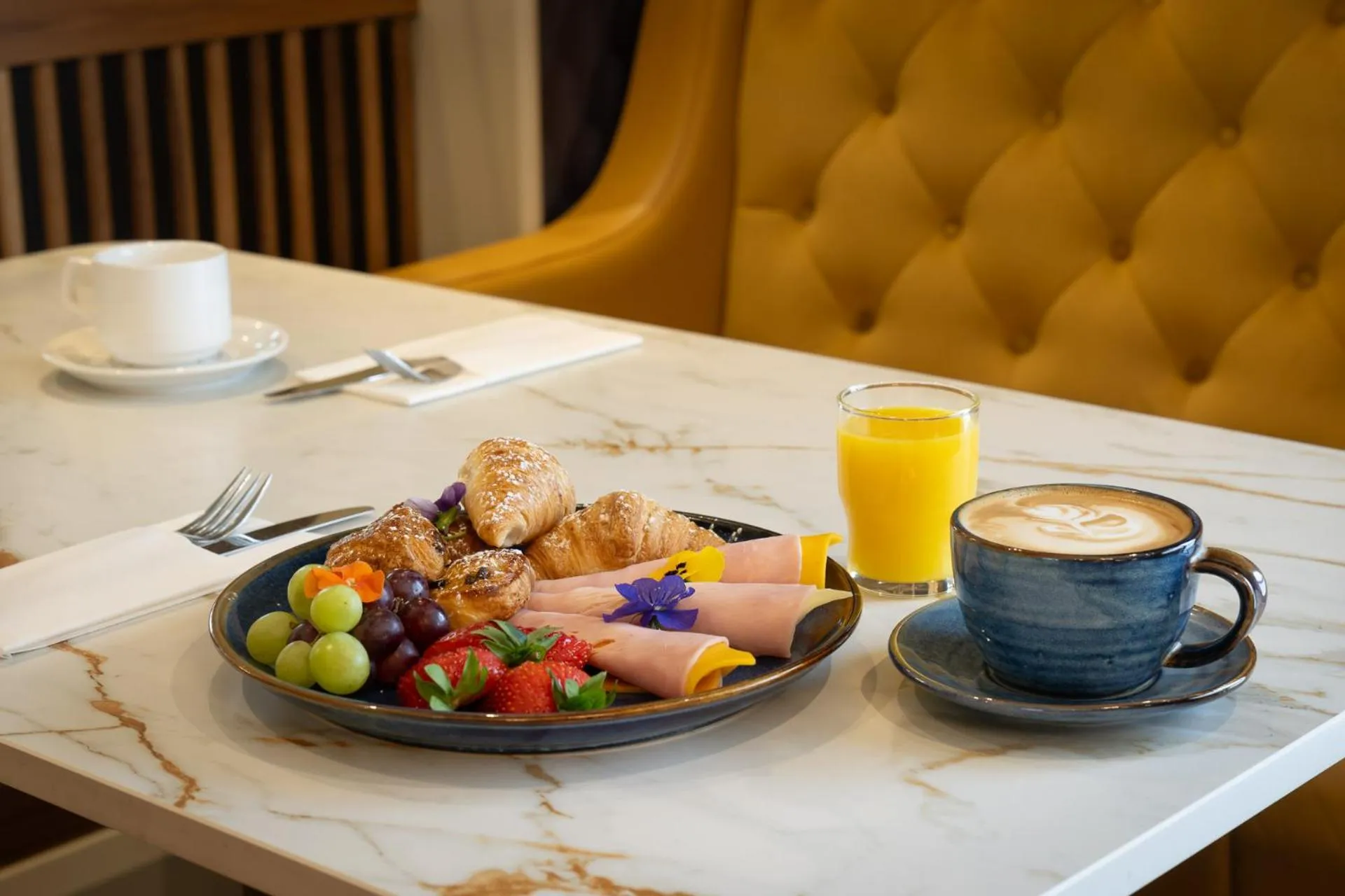 Restaurant/places to eat in Grand Canal Hotel