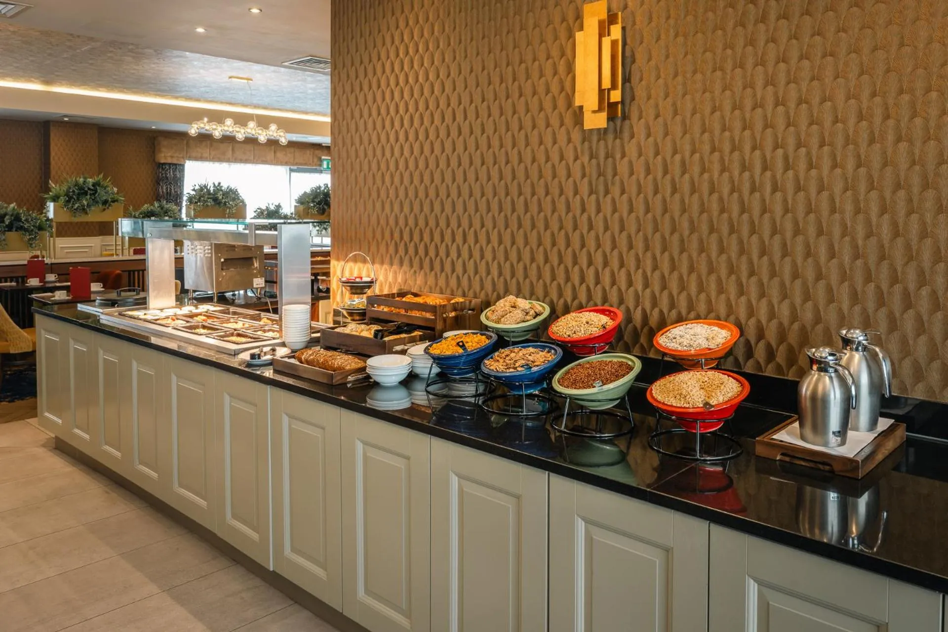 Restaurant/places to eat in Grand Canal Hotel