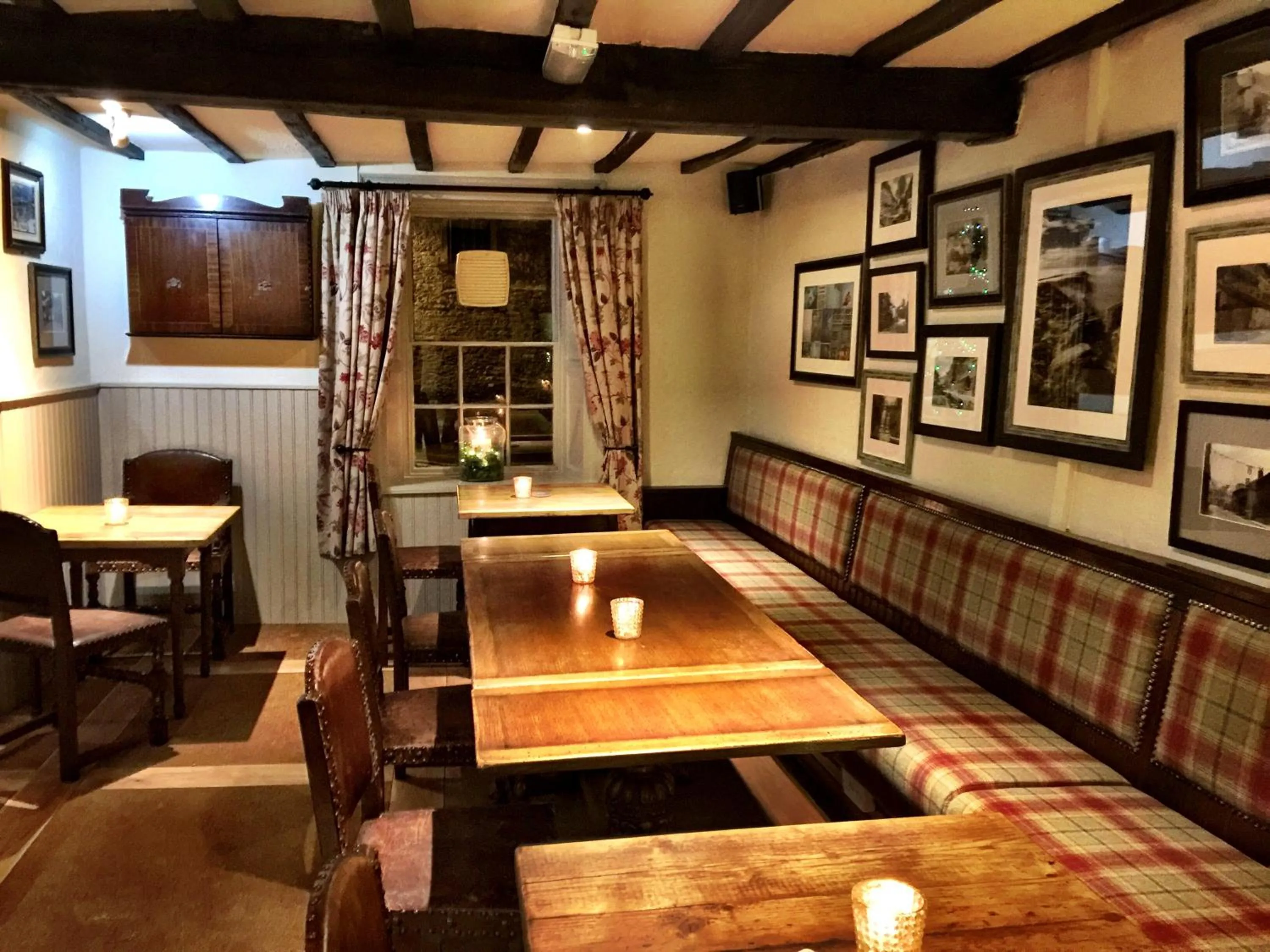 Restaurant/places to eat in The Moon Inn at Stoney Middleton