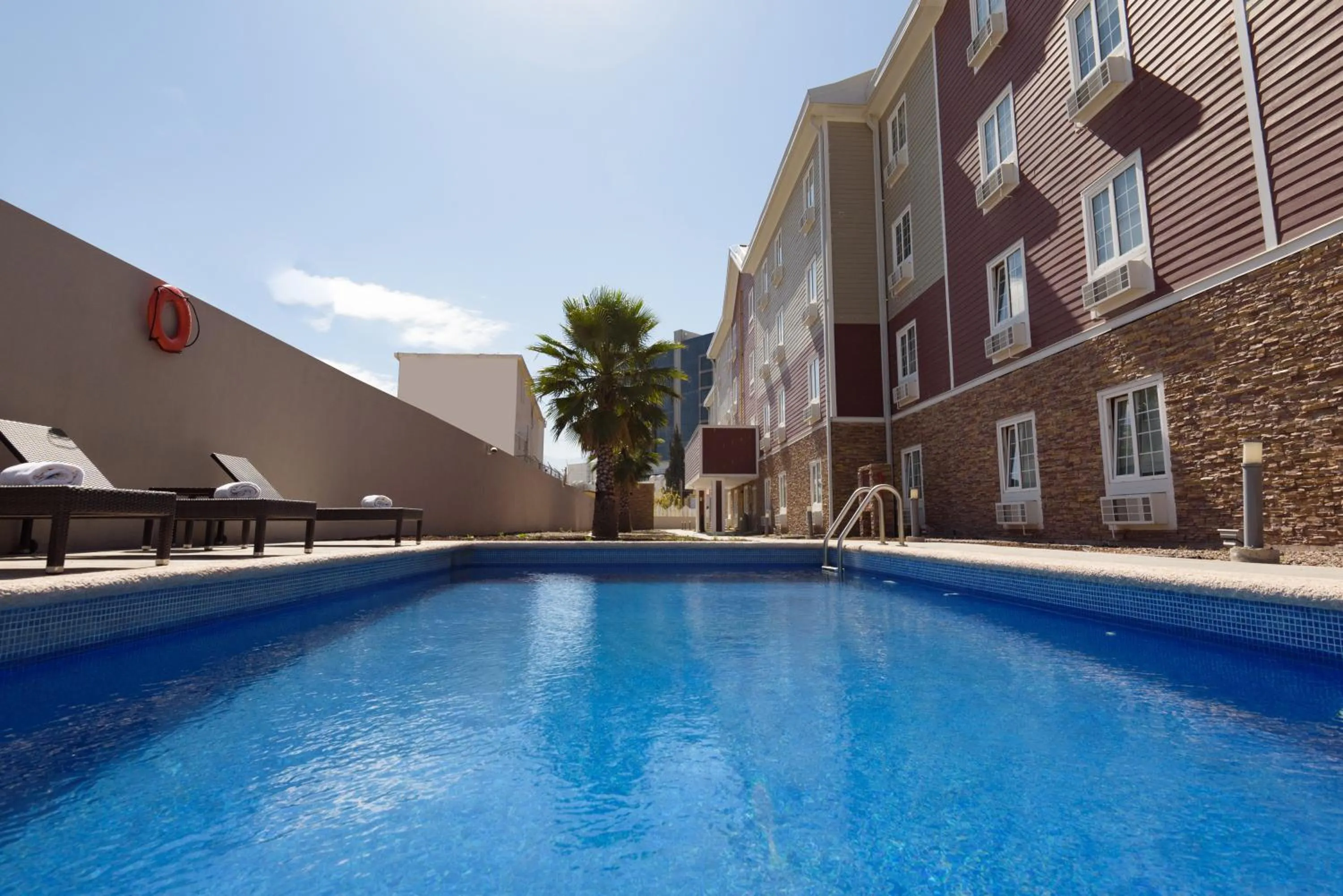 Pool view in Extended Suites Mexicali Catavina