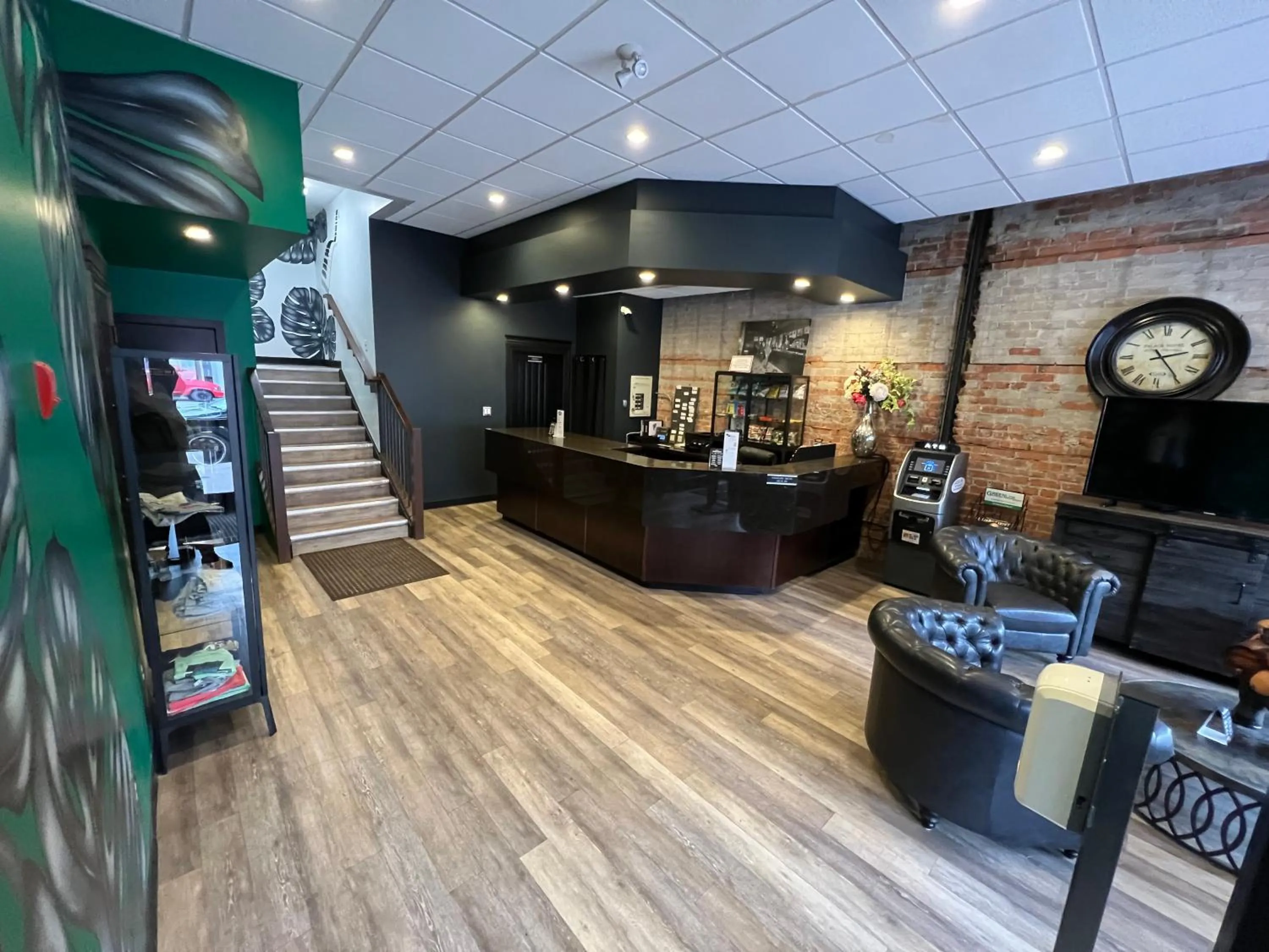 Lobby or reception in Commercial Hotel