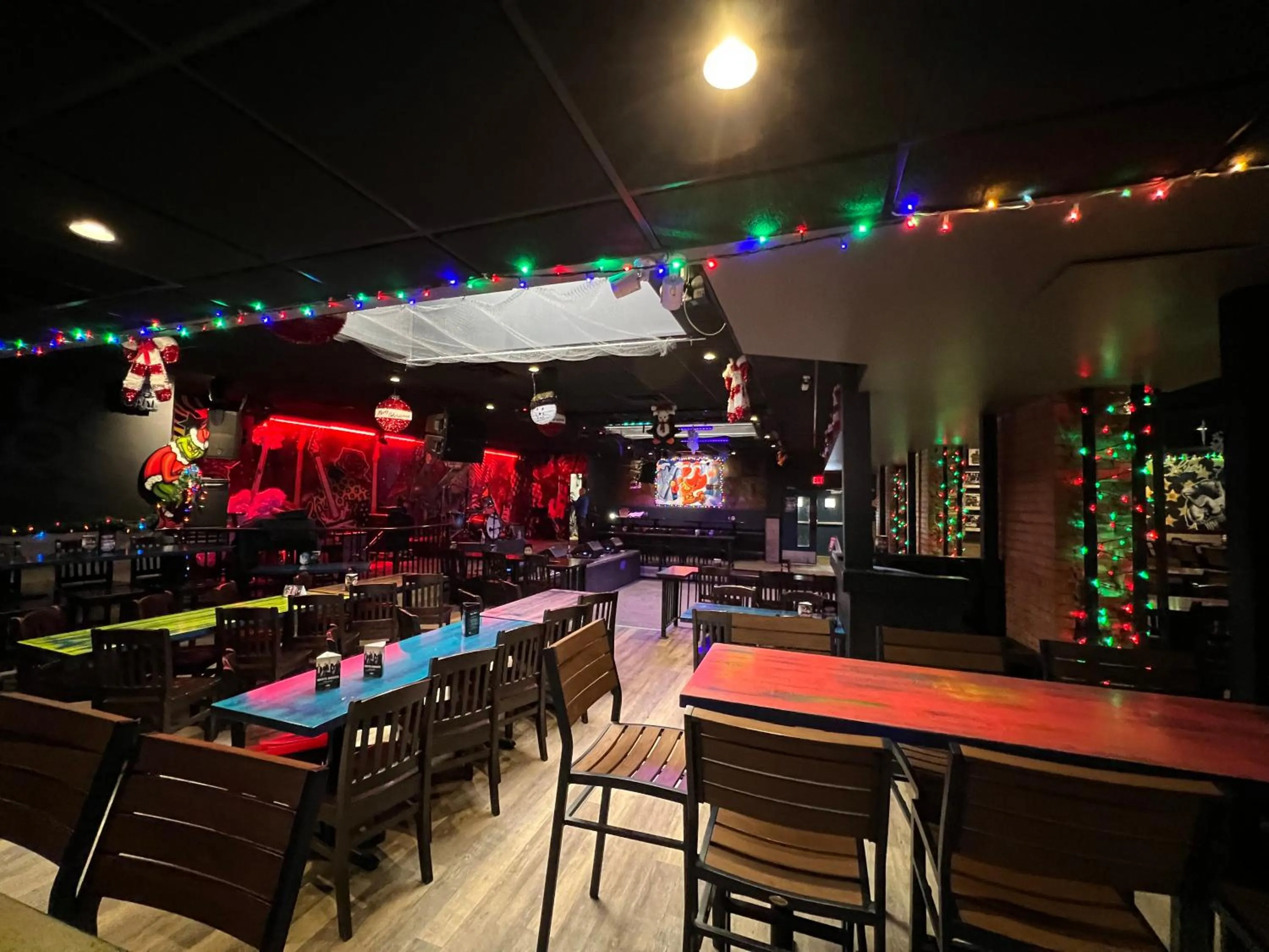 Evening entertainment in Commercial Hotel