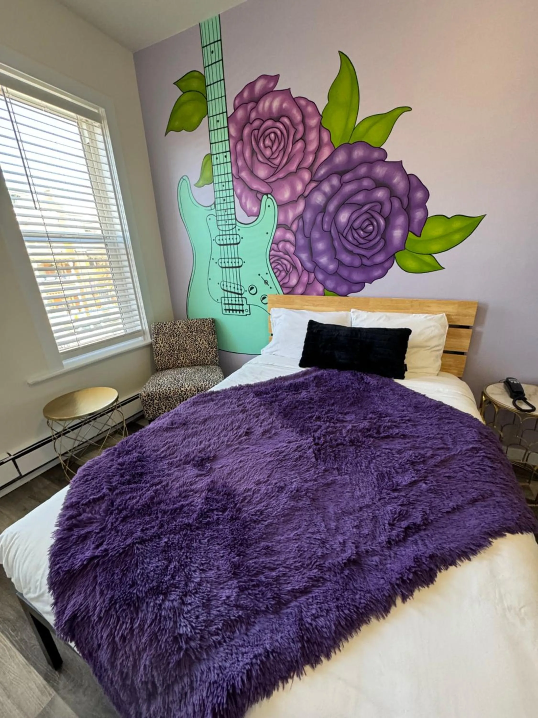 Bedroom, Bed in Commercial Hotel