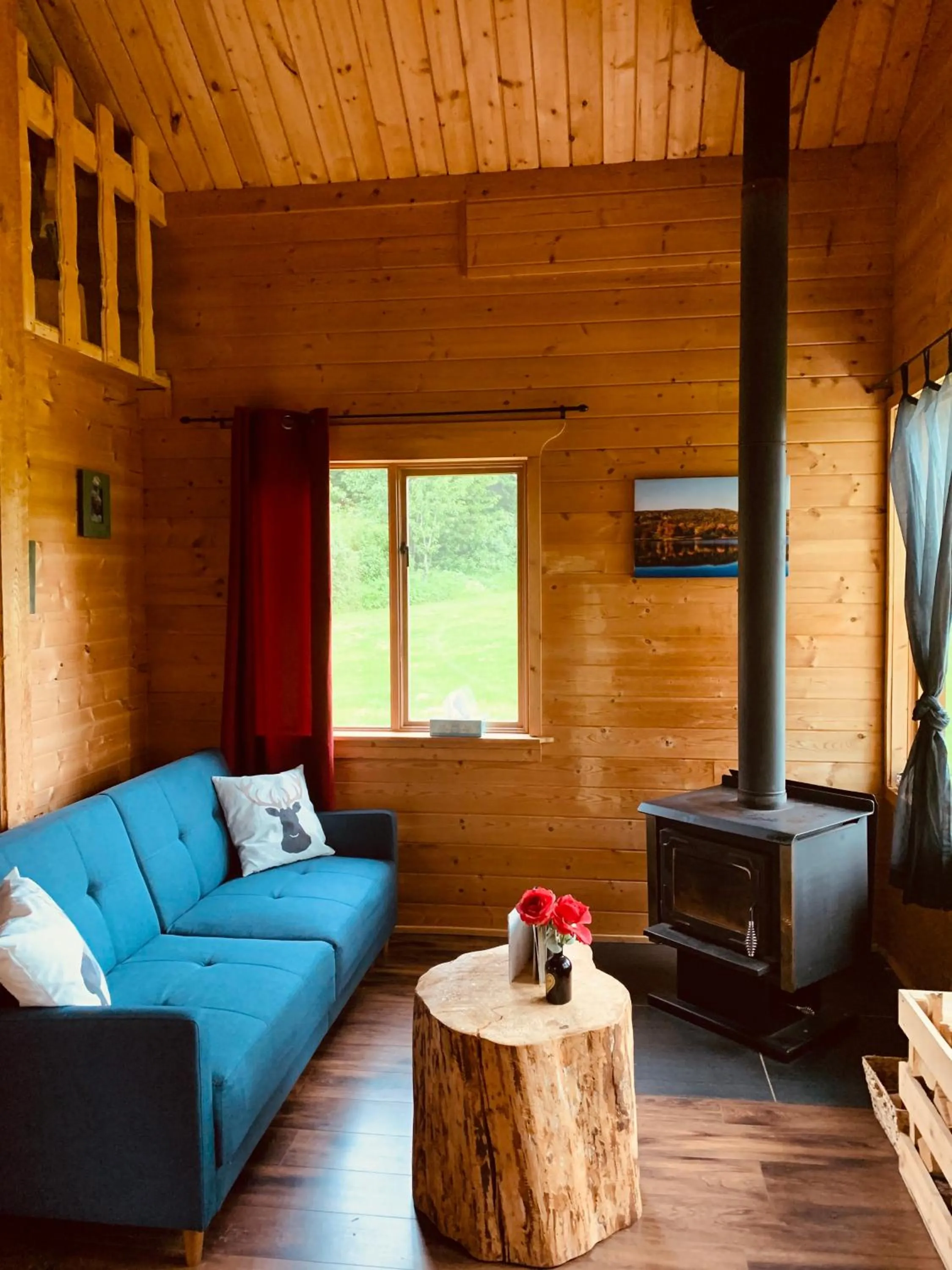 Living room in Rocky Ridge Resort-BC
