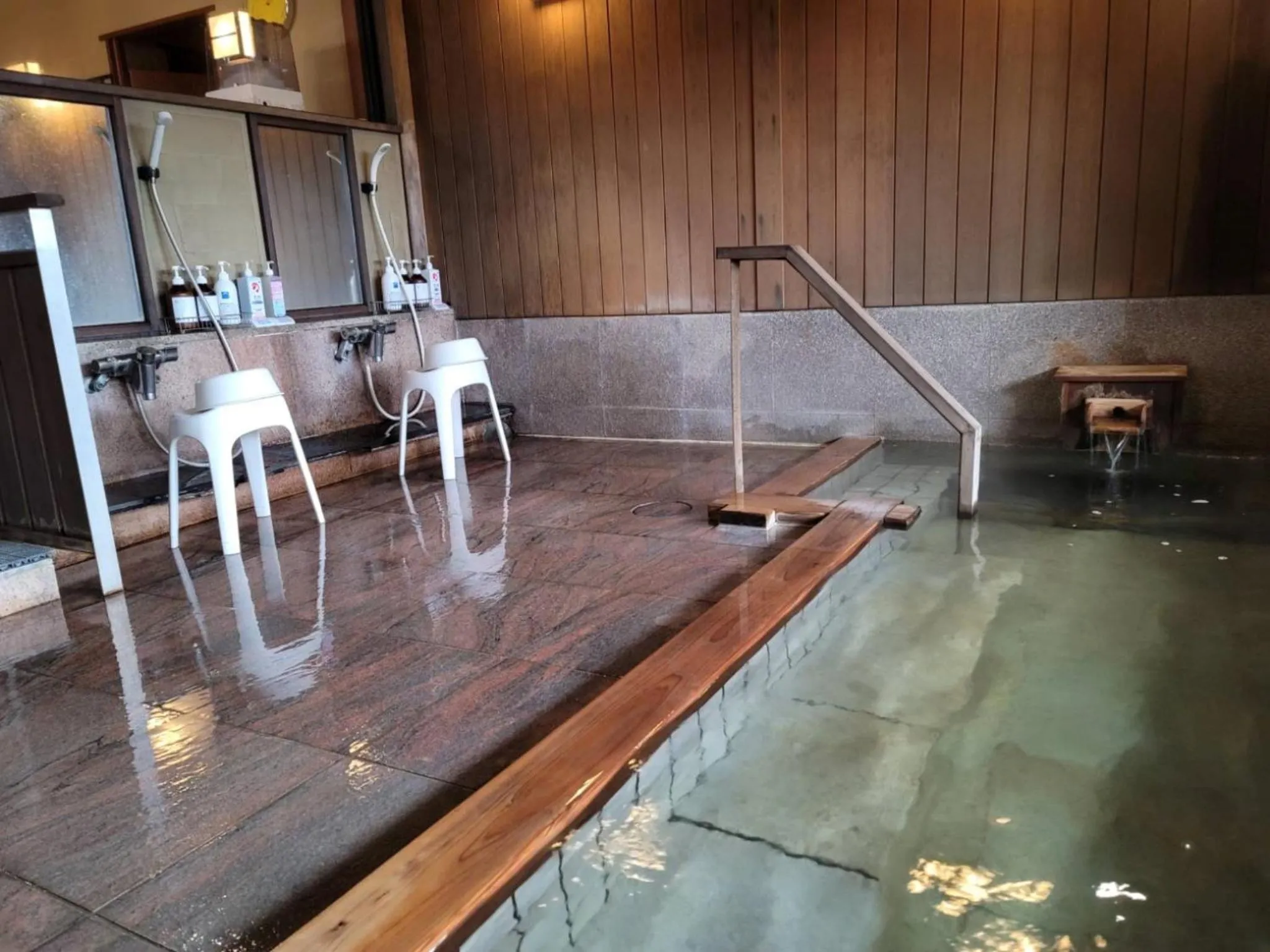 Hot Spring Bath in Hanaichi