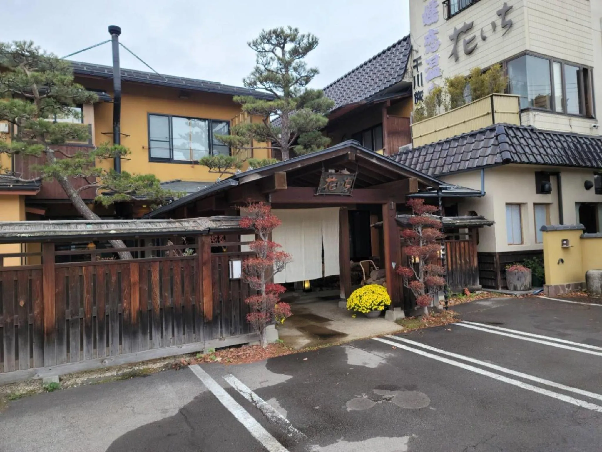 Property building in Hanaichi