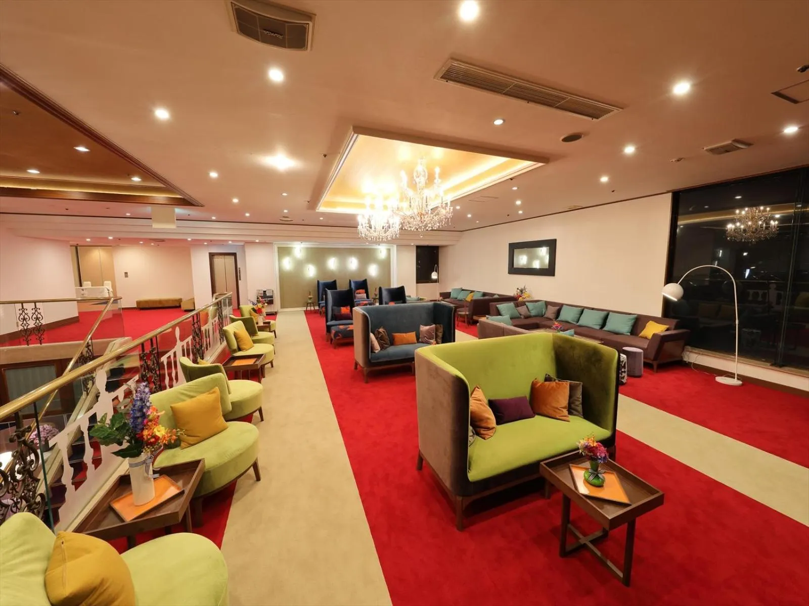 Communal lounge/ TV room in Garden hotel Shiunkaku Higashimatsuyama