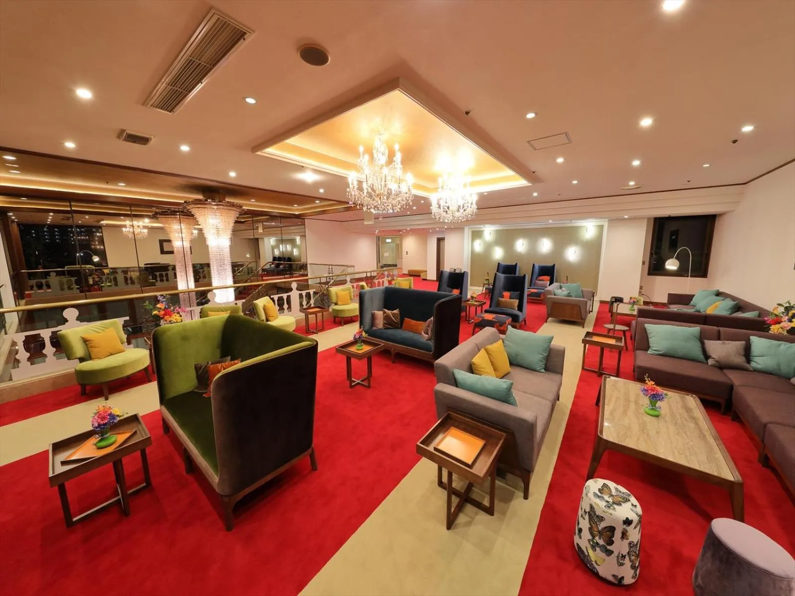 Communal lounge/ TV room in Garden hotel Shiunkaku Higashimatsuyama