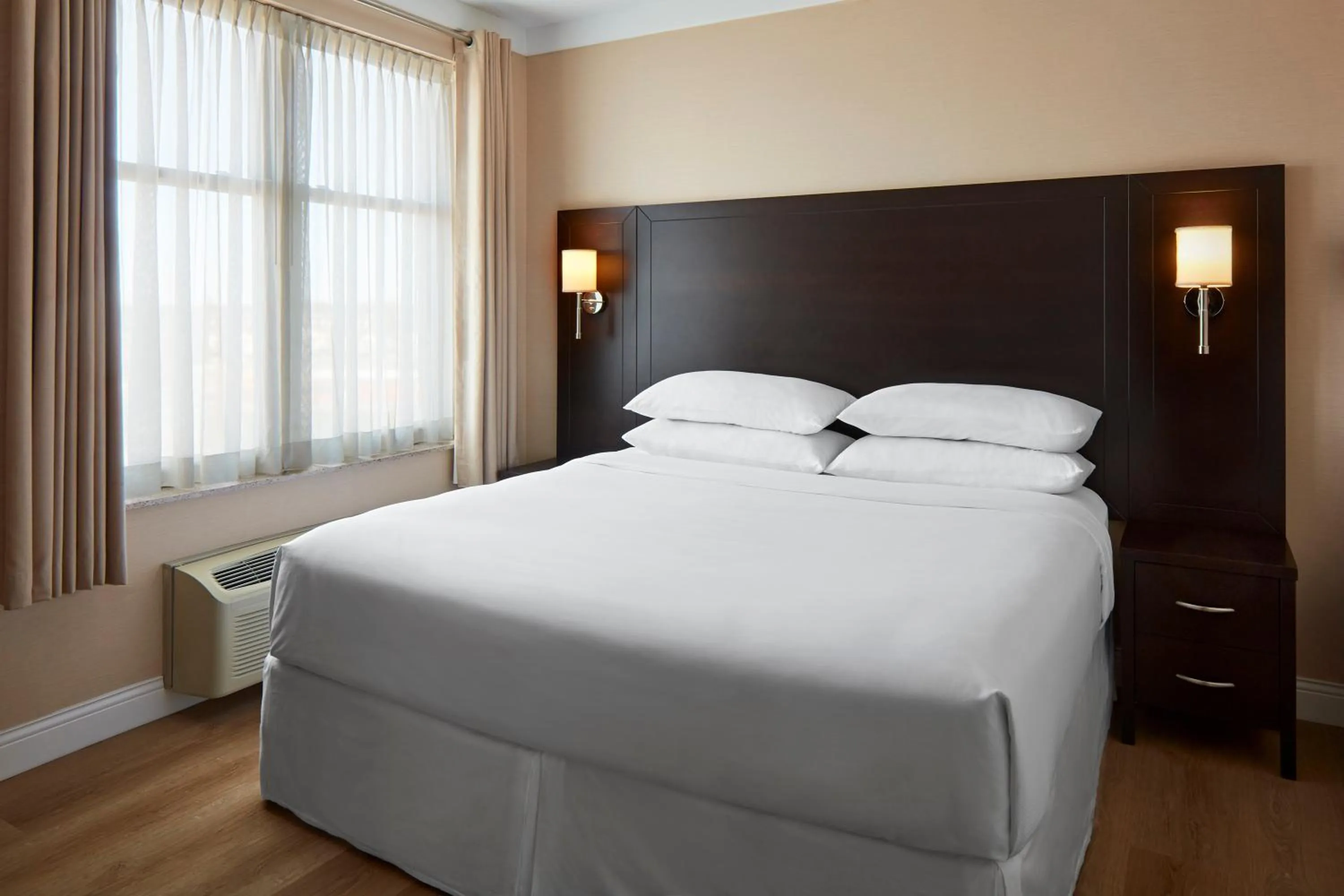 Bed in Delta Hotels by Marriott Guelph Conference Centre
