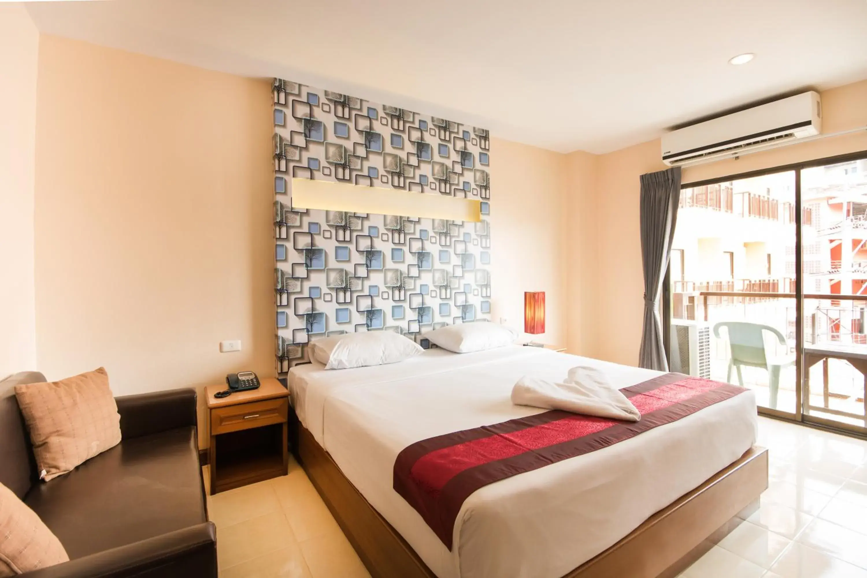 Superior King Room with Pool View - Non-Smoking in Sunview Place Superior King Room with Pool View - Non-Smoking in Sunview Place