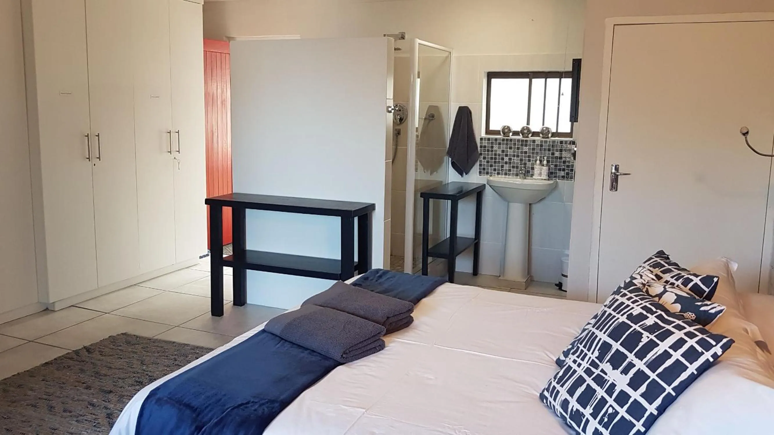 Bathroom, Bed in Amazing Grace B&B