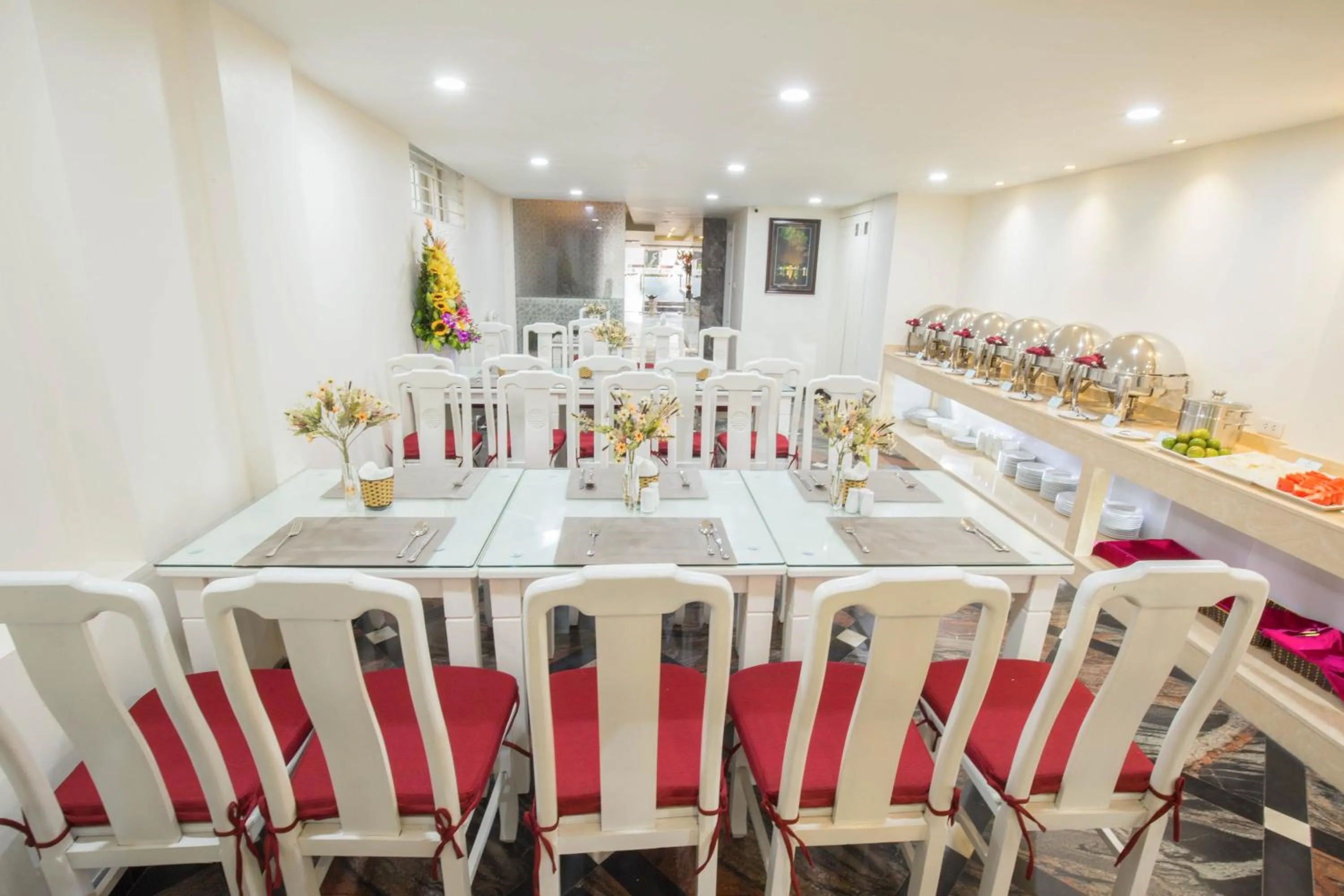 Restaurant/places to eat in Riverside Boutique Hotel