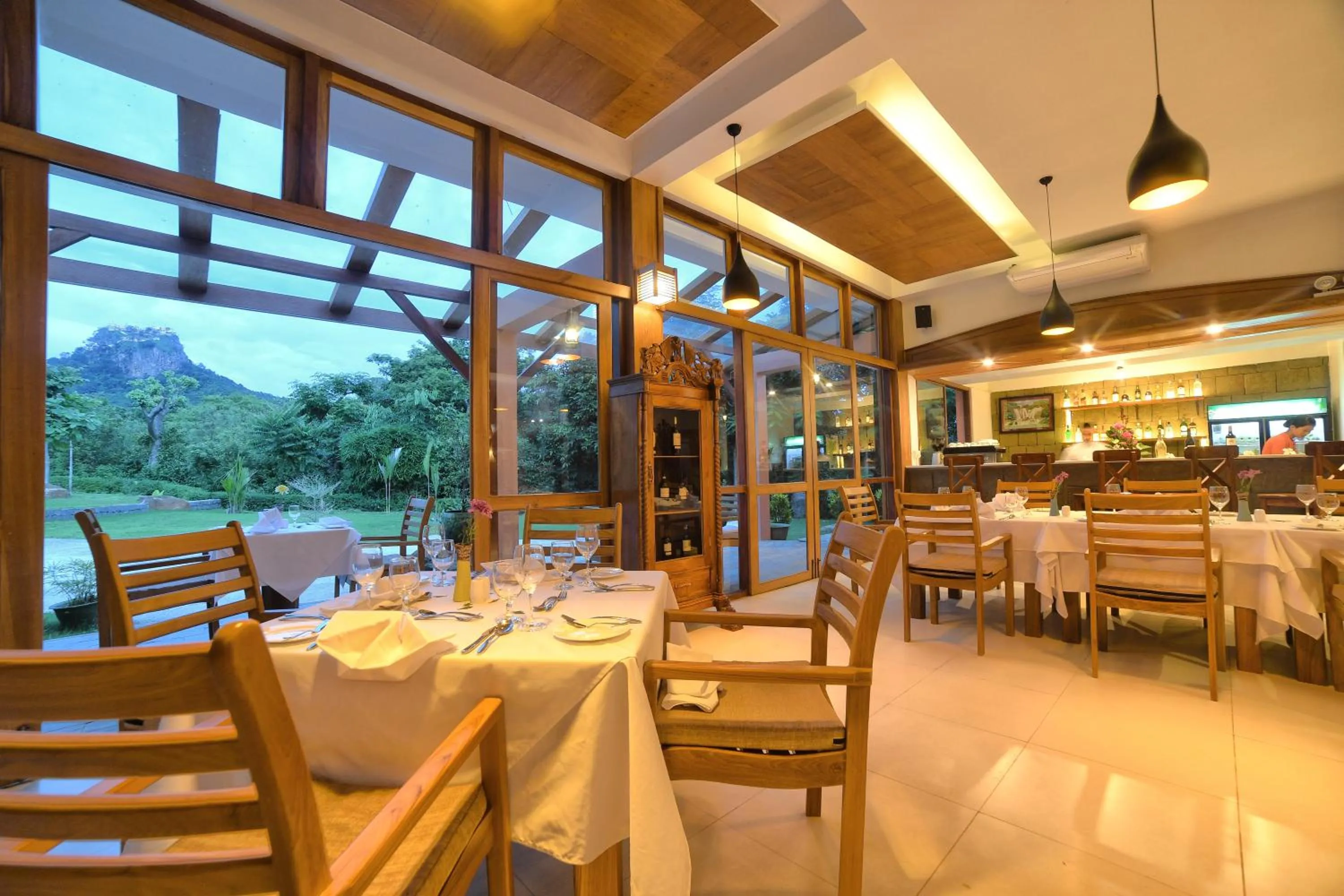 Restaurant/places to eat in Popa Garden Resort