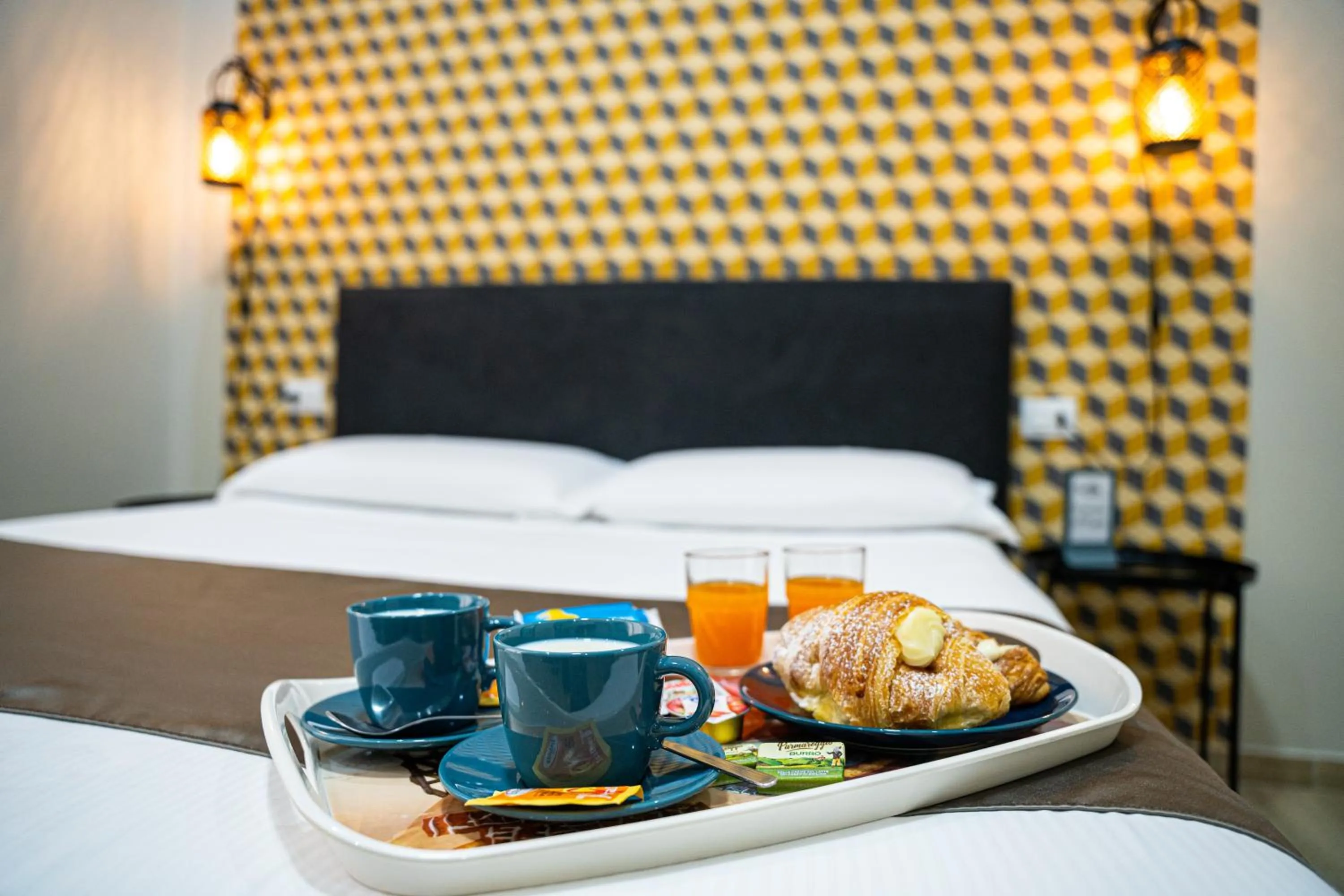 Breakfast, Bed in Napoli City Rooms
