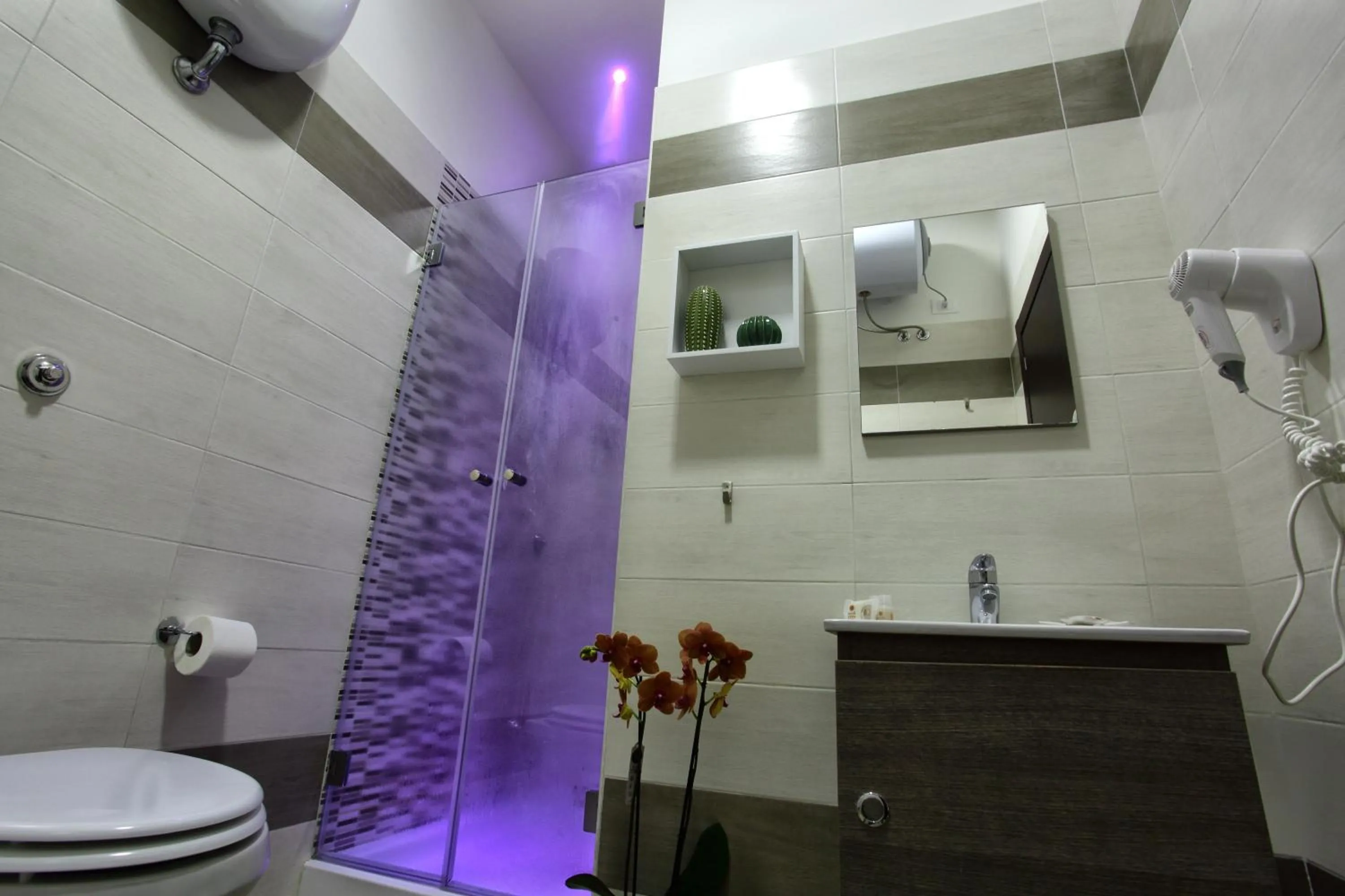 Bathroom in Napoli City Rooms