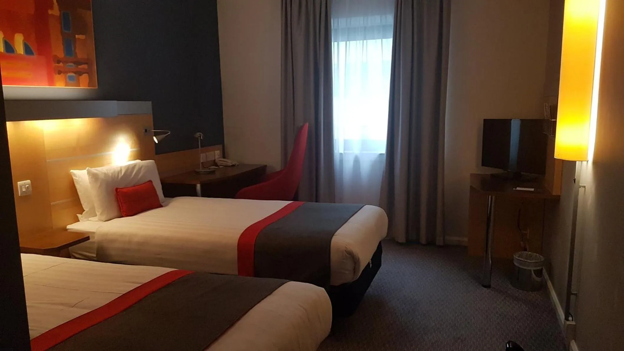 Photo of the whole room, Bed in Holiday Inn Express London Croydon by IHG