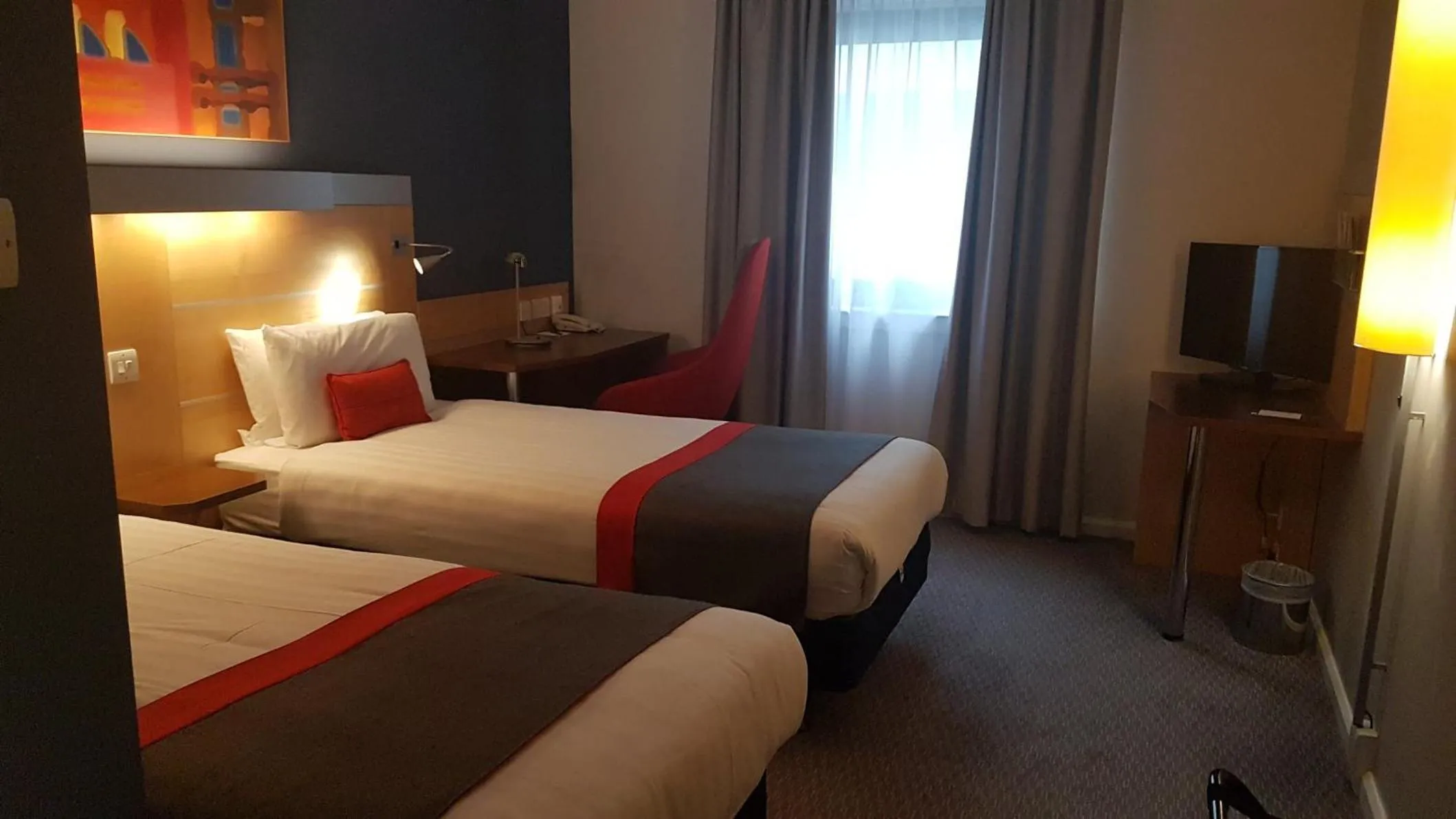 Photo of the whole room, Bed in Holiday Inn Express London Croydon by IHG