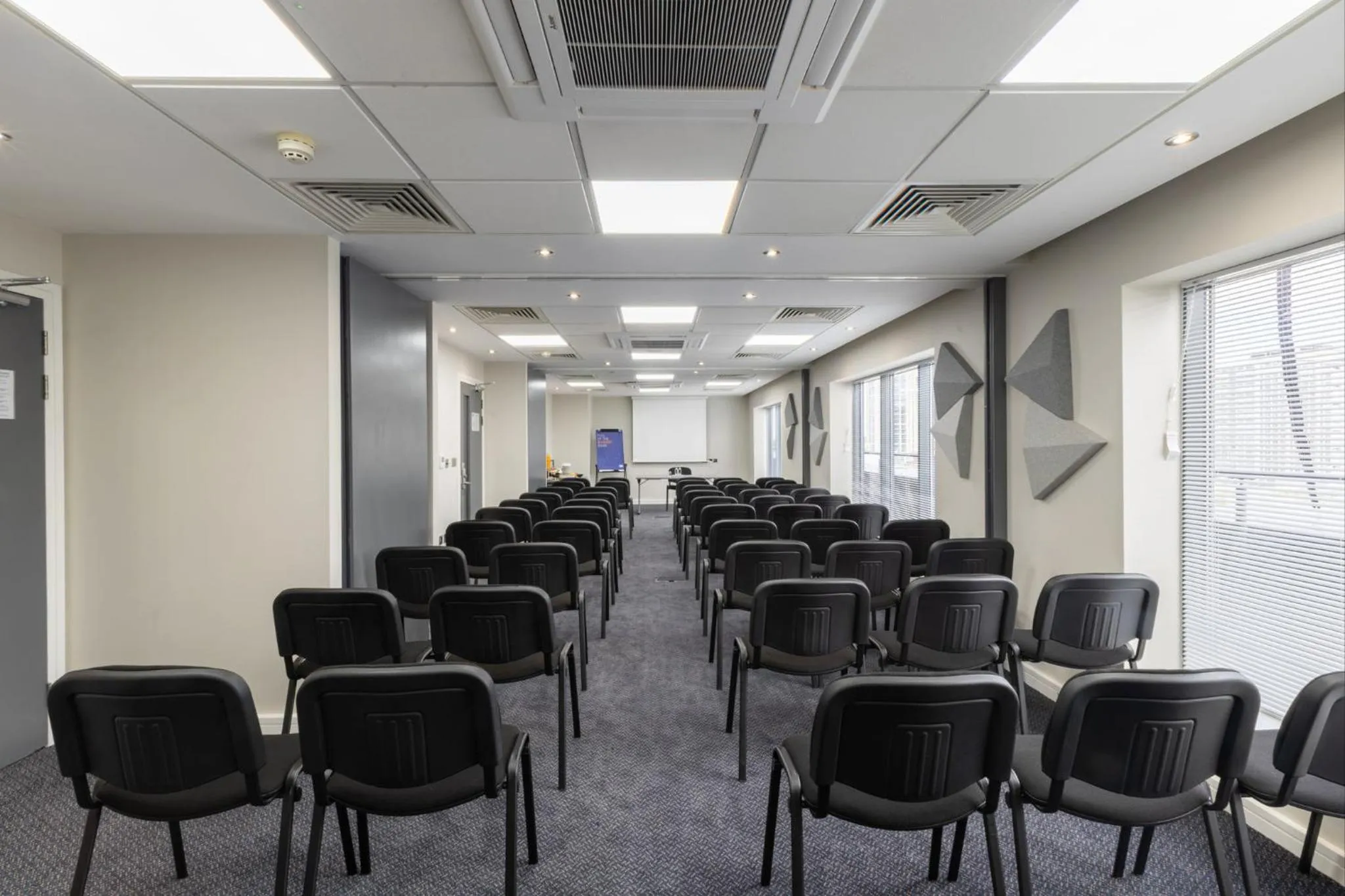 Meeting/conference room in Holiday Inn Express London Croydon by IHG