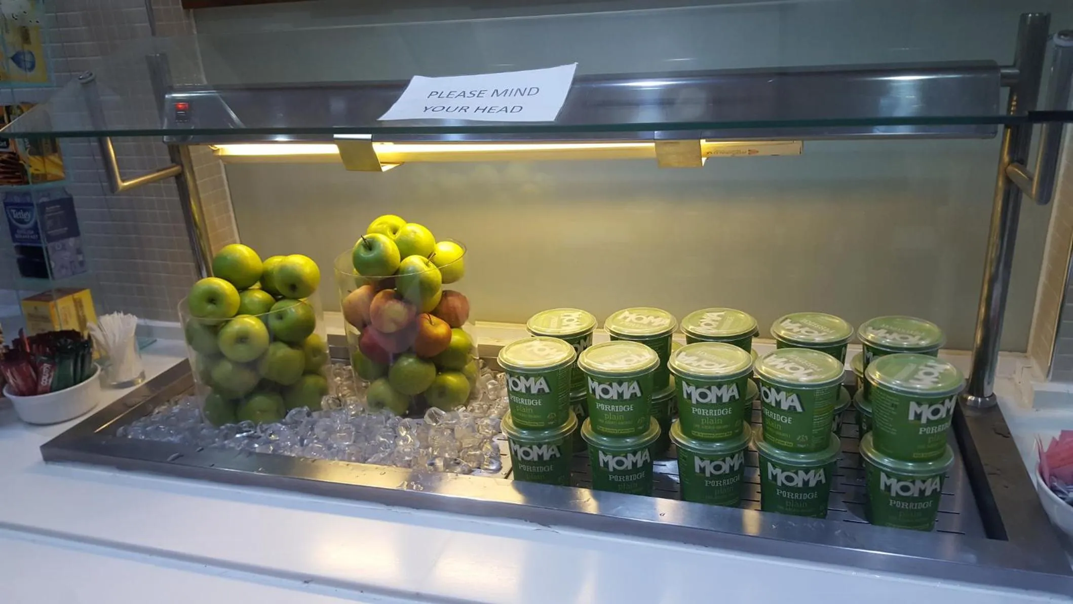 Restaurant/places to eat in Holiday Inn Express London Croydon by IHG