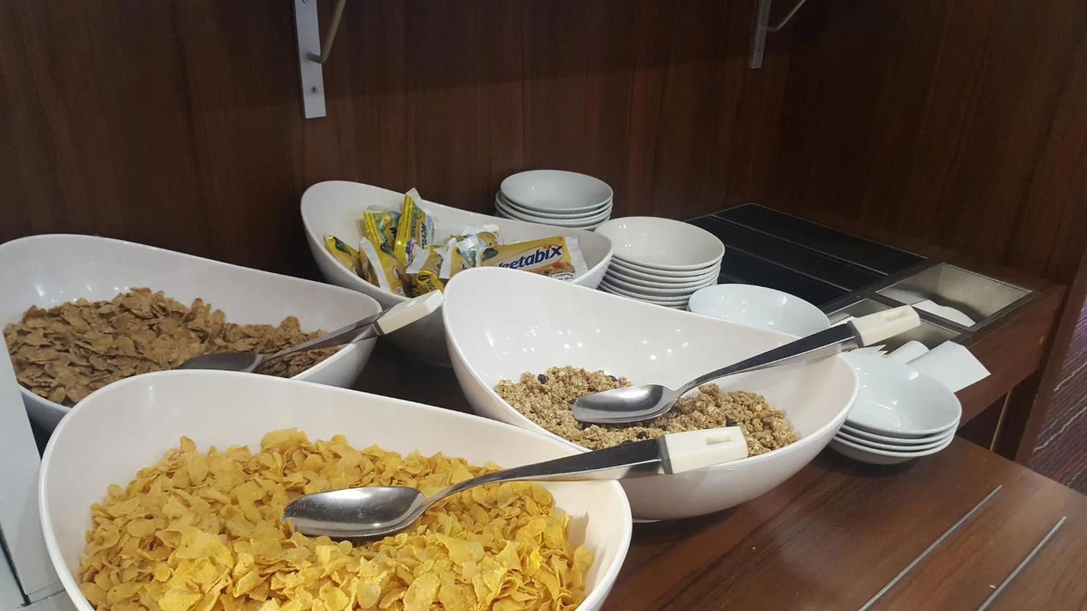 Restaurant/places to eat in Holiday Inn Express London Croydon by IHG