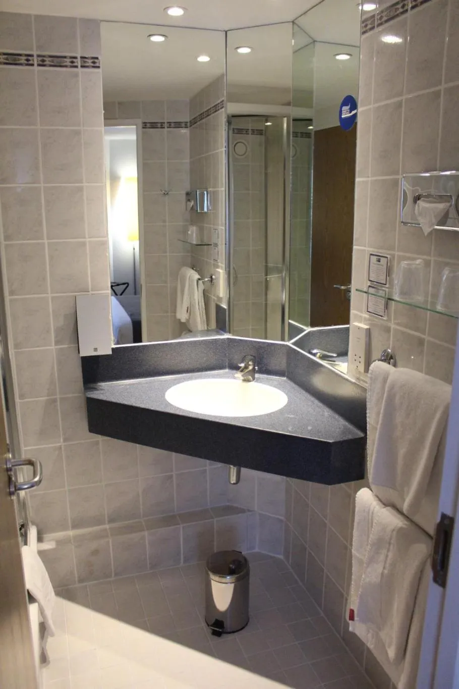 Photo of the whole room in Holiday Inn Express London Croydon by IHG