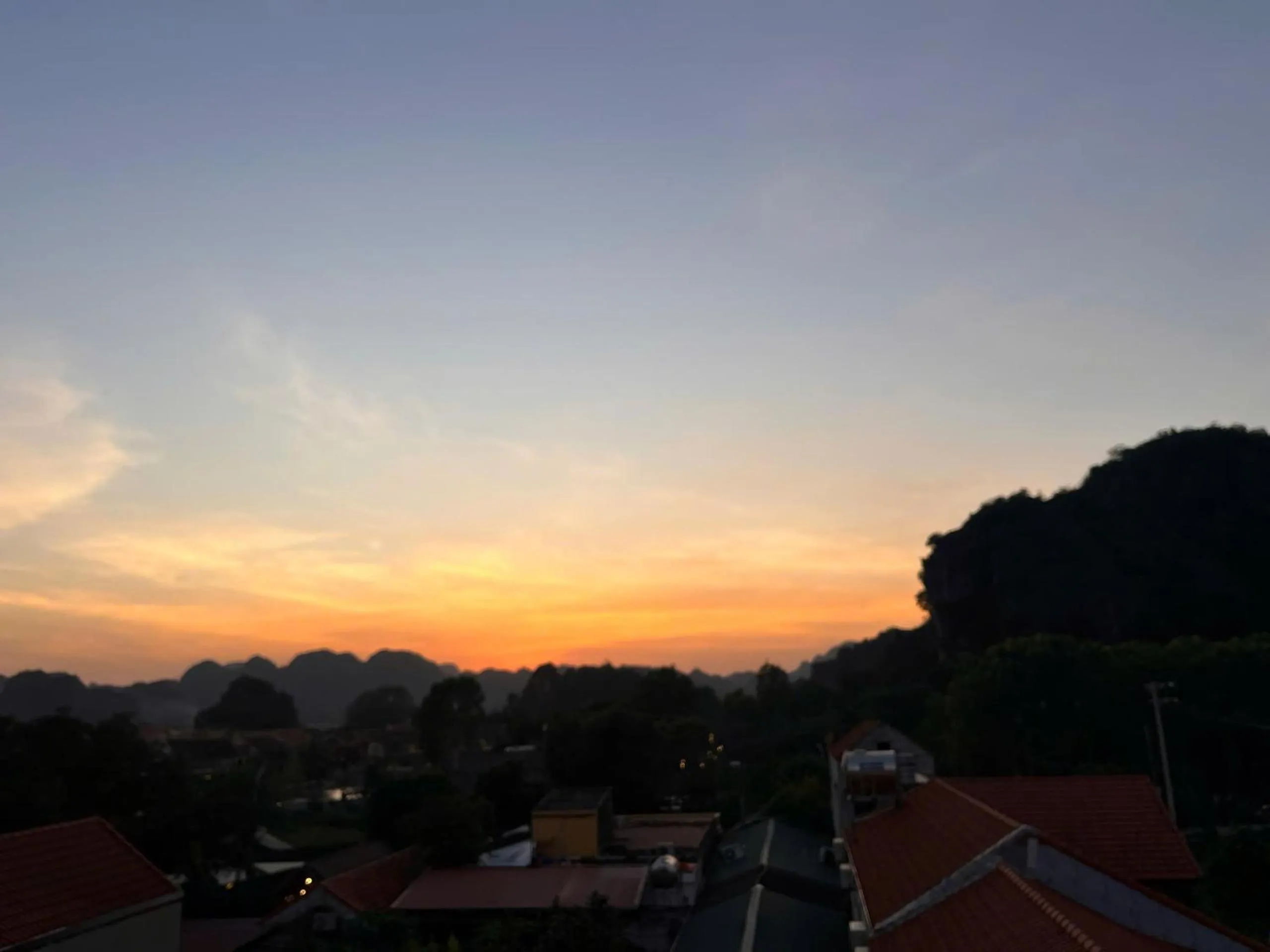 Sunset in Tam Coc Mountain View Homestay