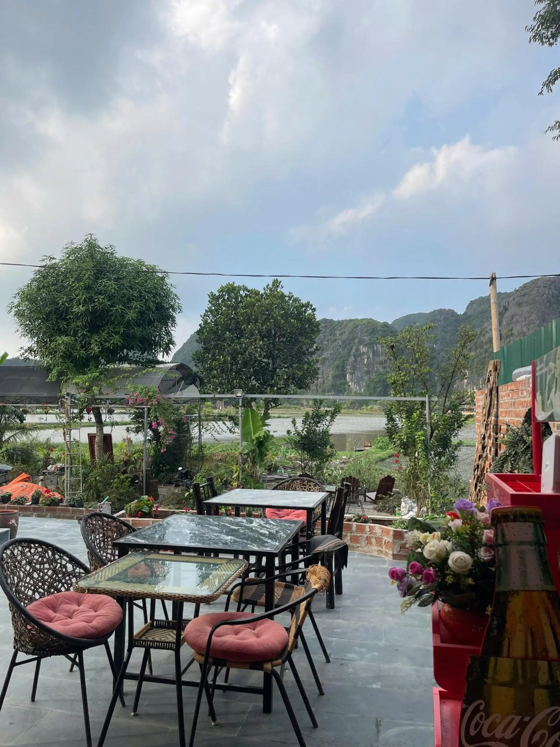 Dining area in Tam Coc Mountain View Homestay