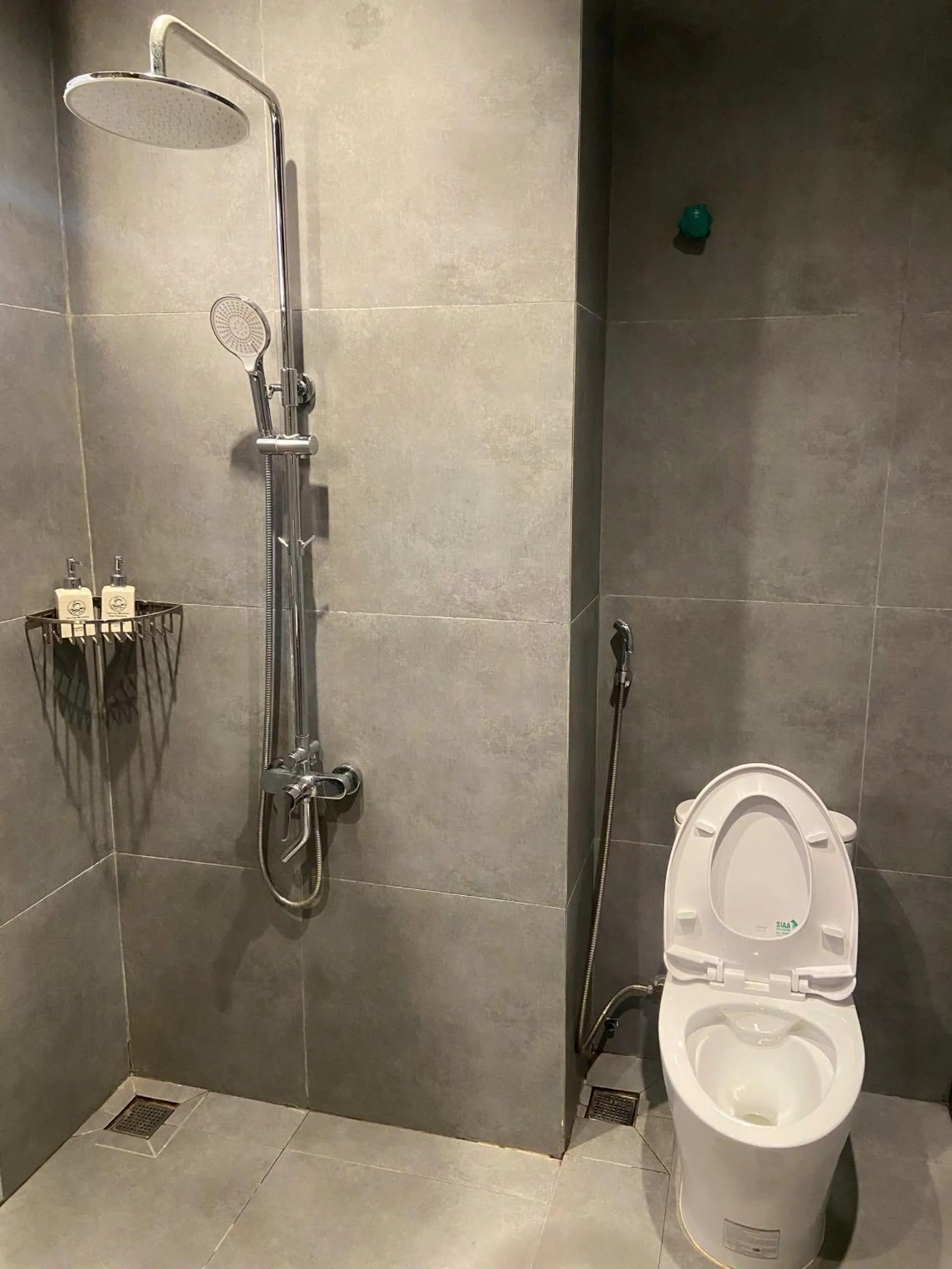 Shower in Tam Coc Mountain View Homestay