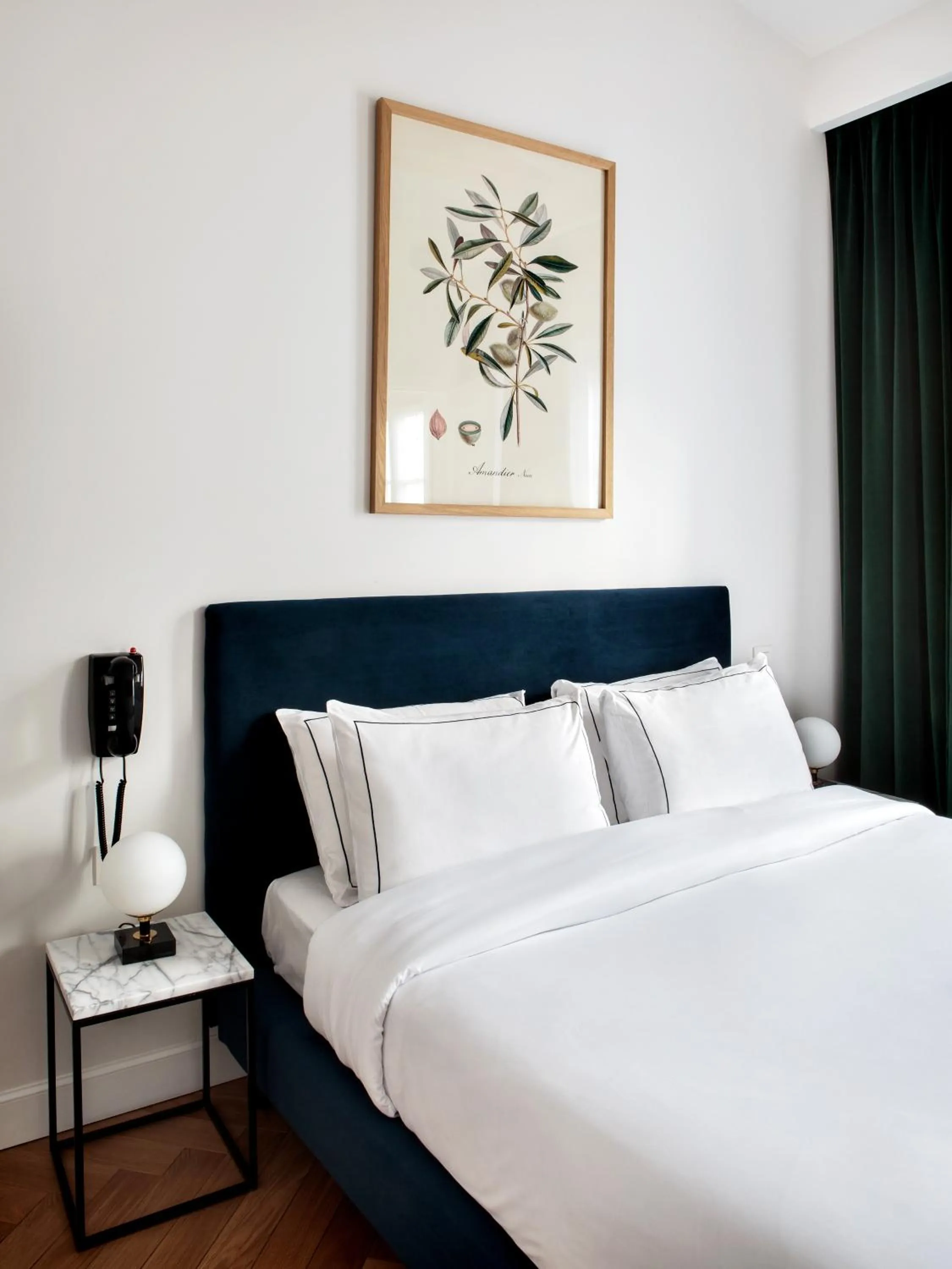 Bed in Hotel Rendez-Vous Batignolles