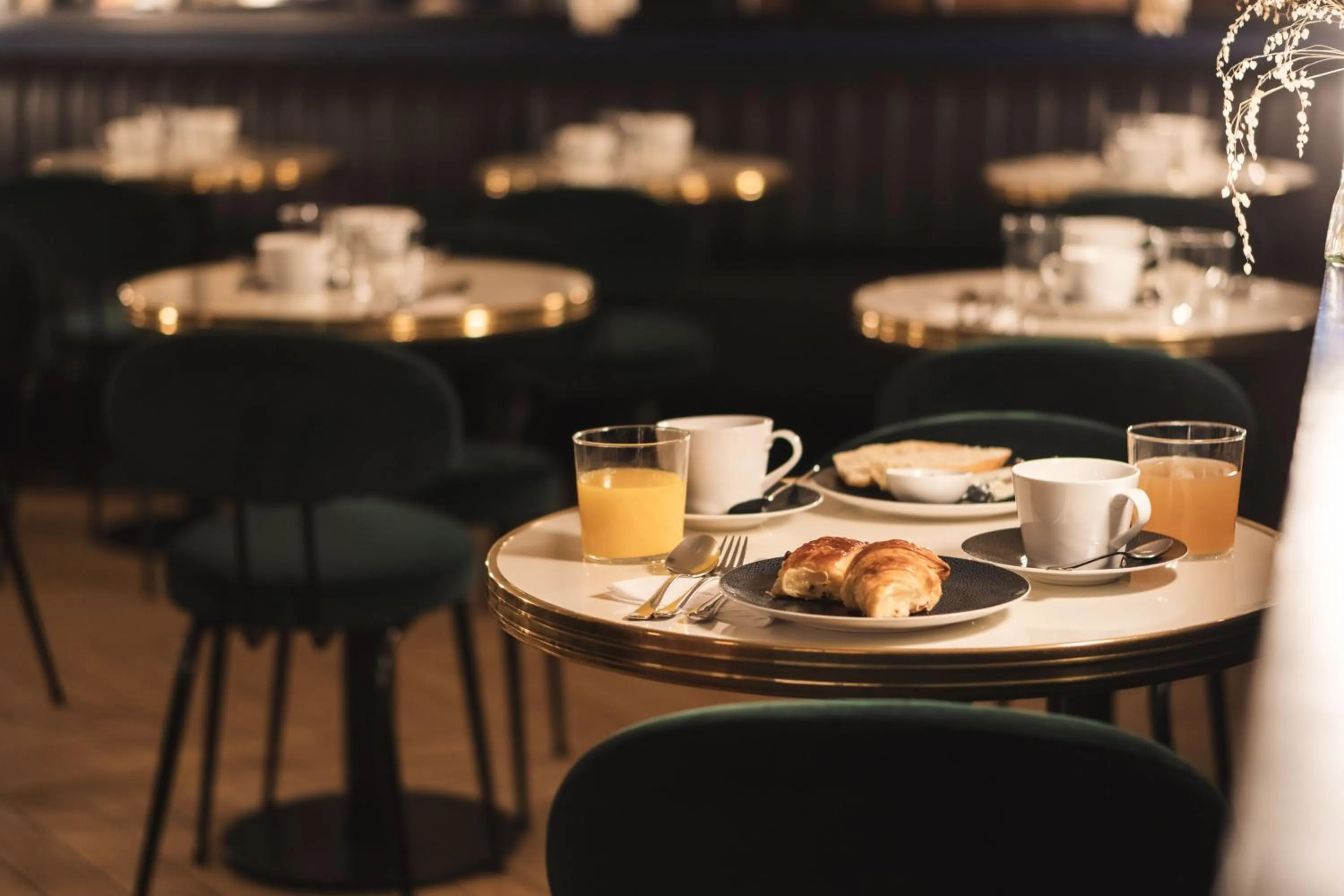 Breakfast in Hotel Rendez-Vous Batignolles