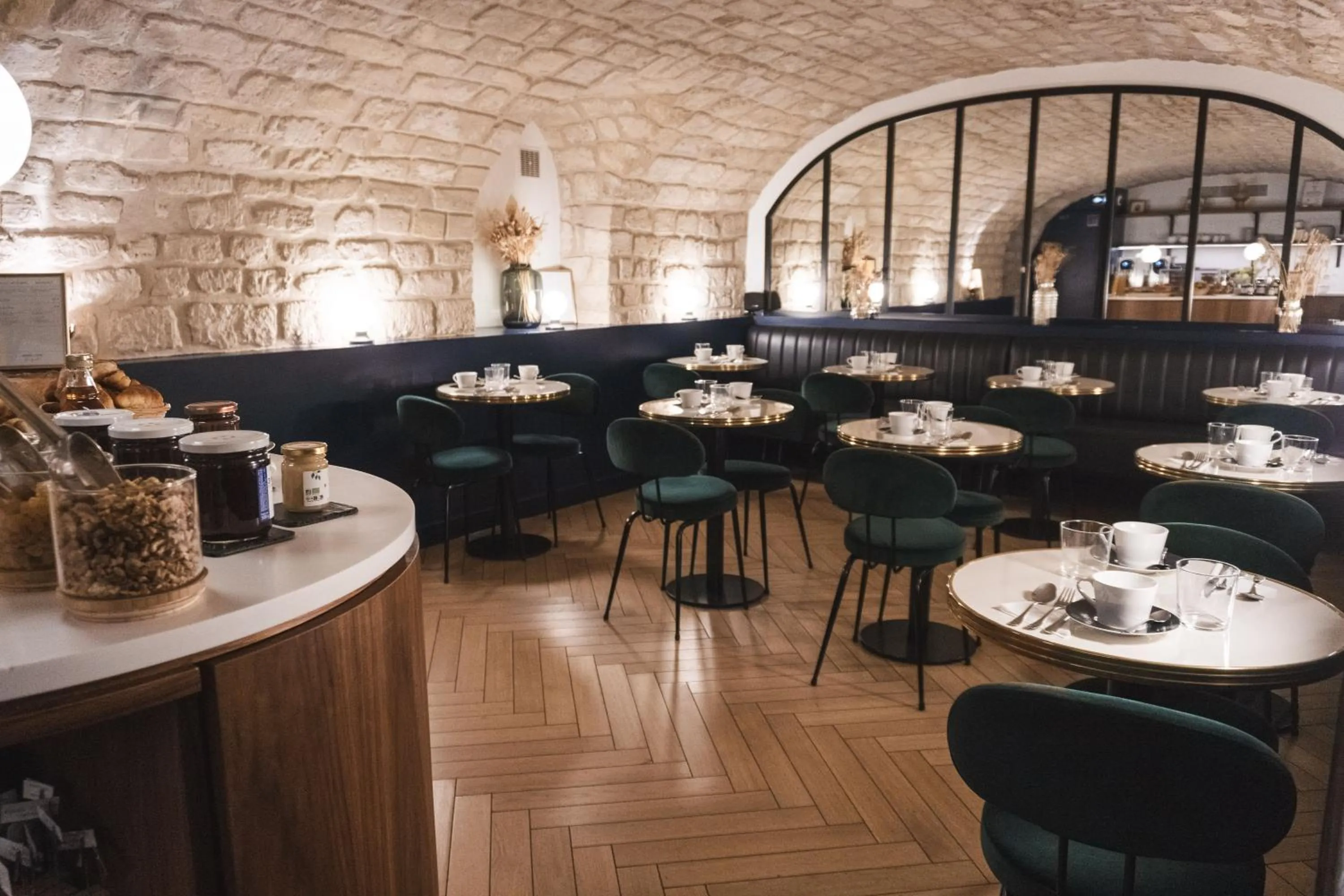 Breakfast in Hotel Rendez-Vous Batignolles